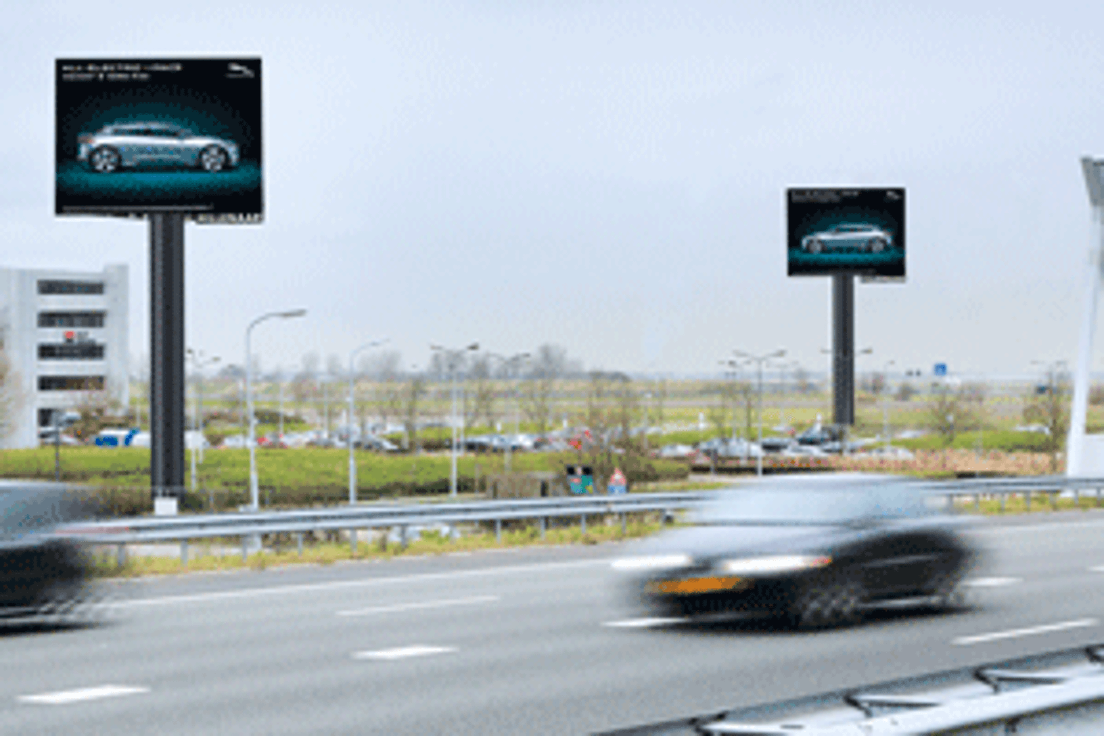 Hillenaar Outdoor exploiteert TWINS Schiphol