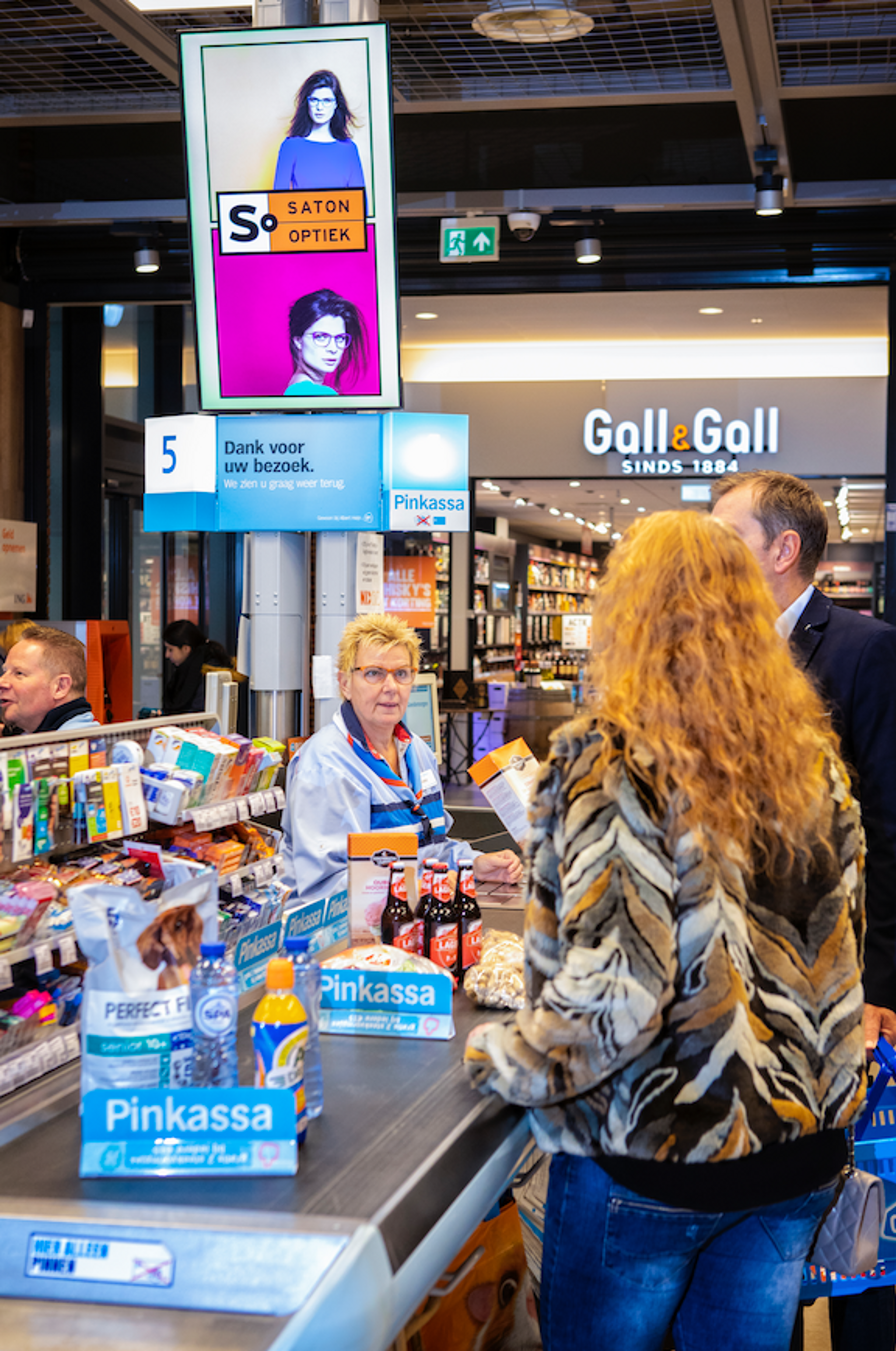 Digitale kassaschermen in de Albert Heijn winkels