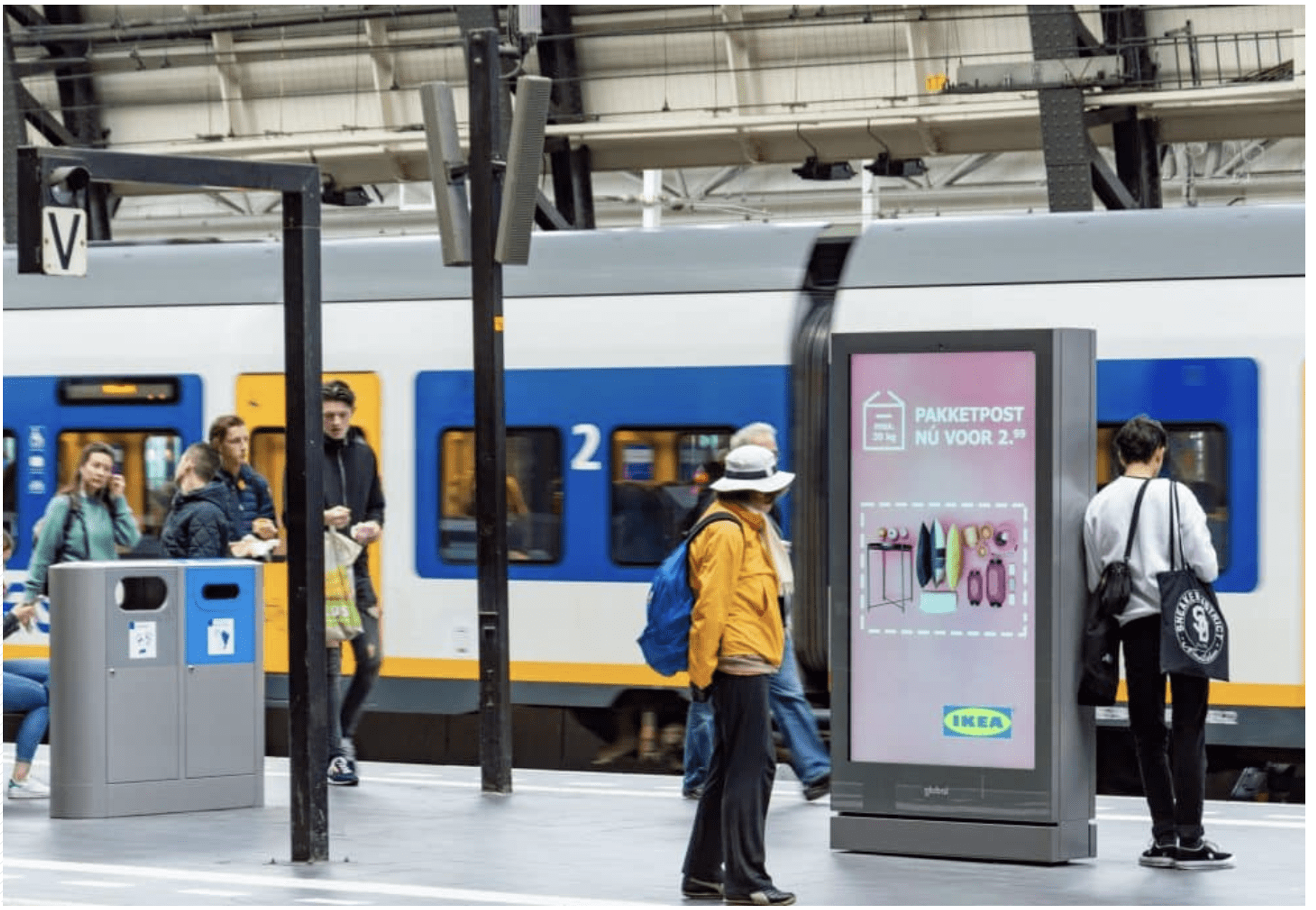 Image of Global digital screen on NS station