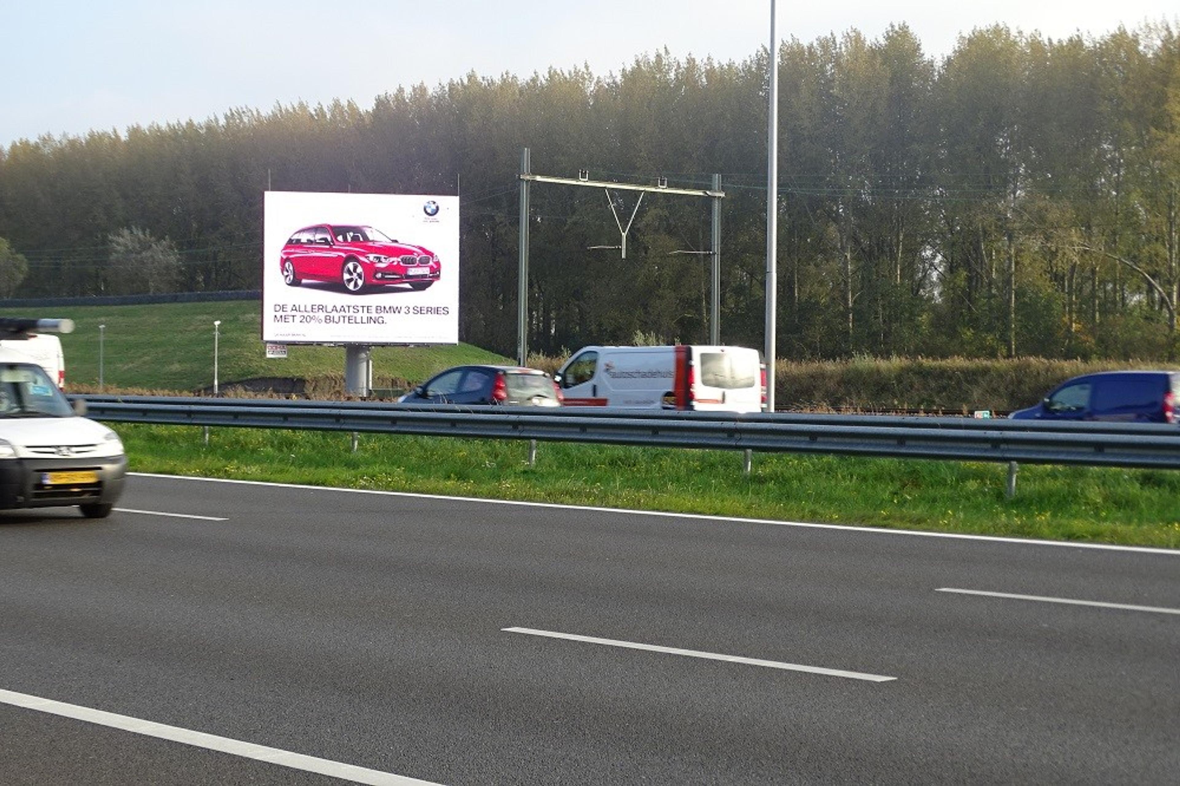 Digitale 138m2 reclamemast van OOHA Media langs de A12