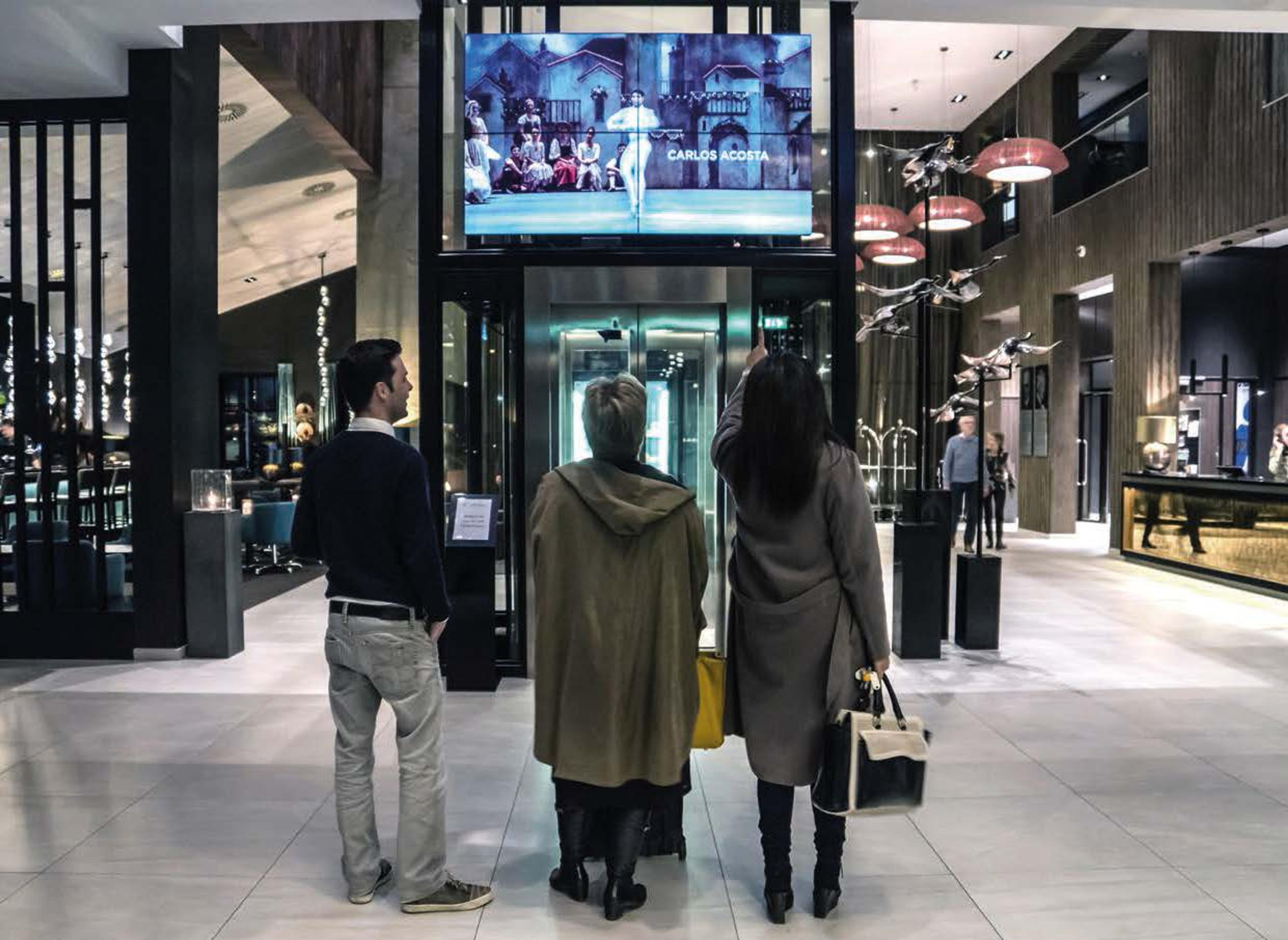 PromoBase exploiteert digitaal scherm Hoorn