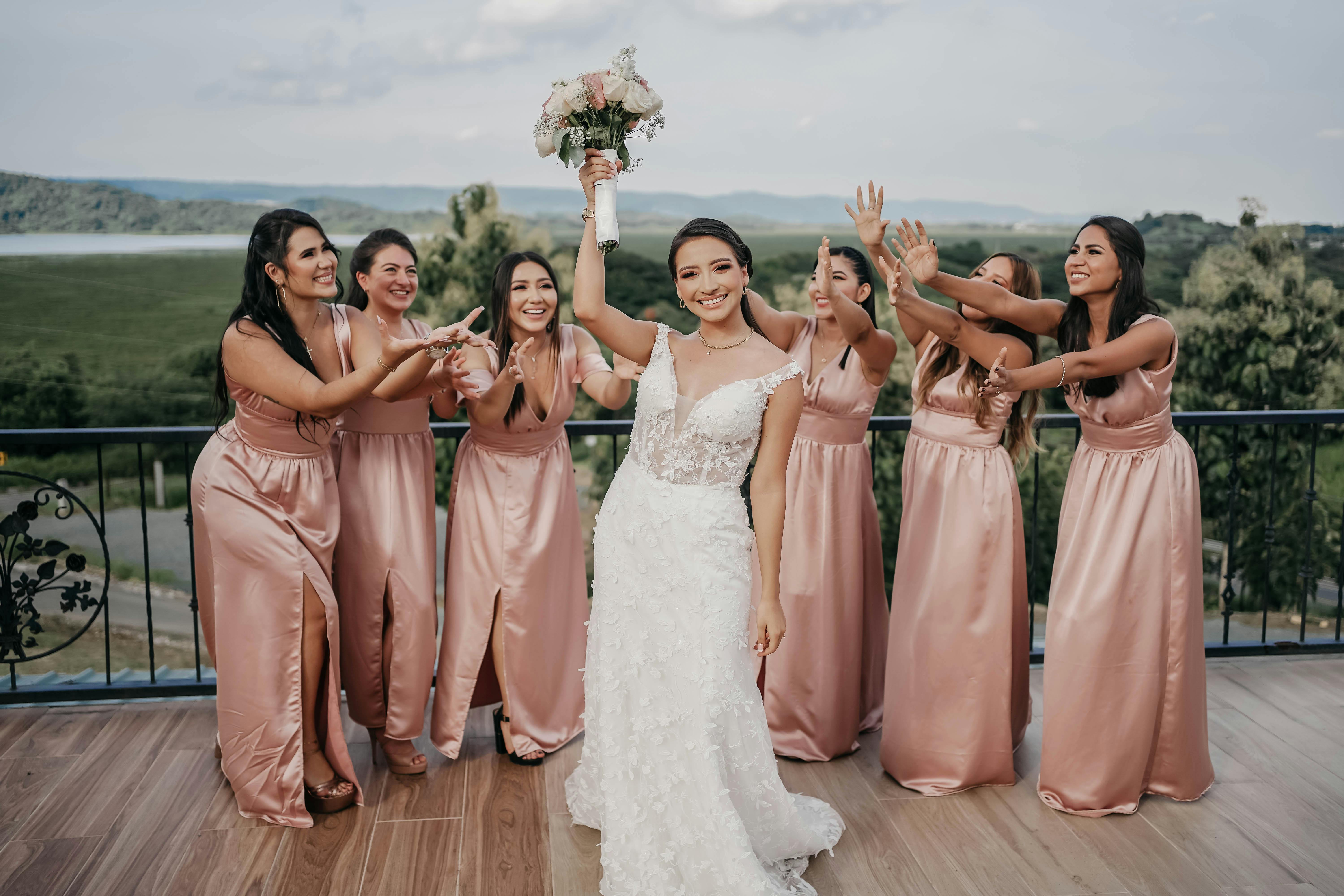Designing a Stylish Outdoor Wedding: From Decking to Décor