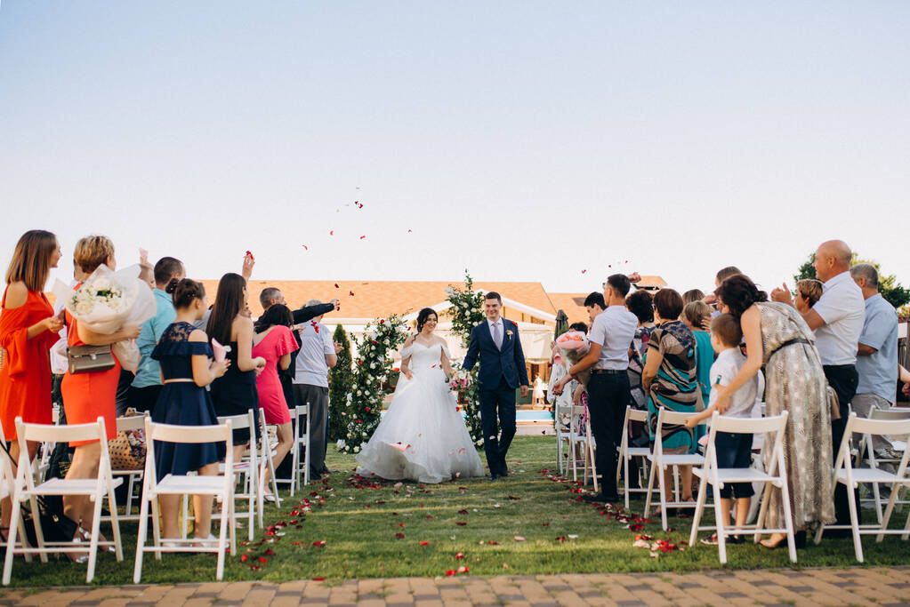 How to Make Weddings Enjoyable for Guests of All Ages