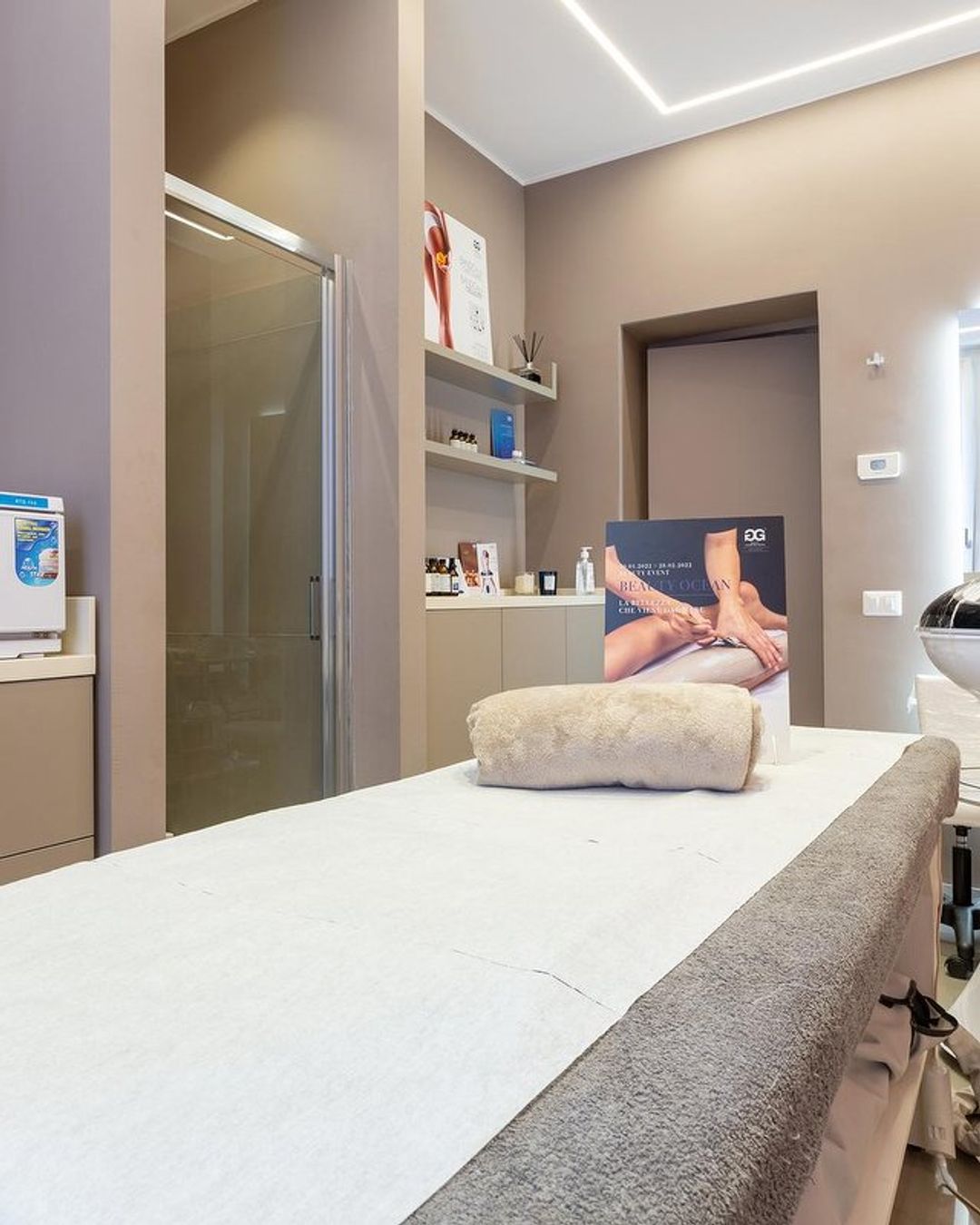 Cabina per i trattamenti corpo con apparecchiatura professionale