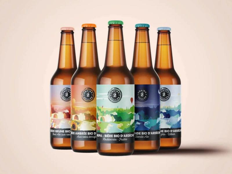 Cinq bouteilles de bière Graine de bulles avec leurs étiquettes illustrées