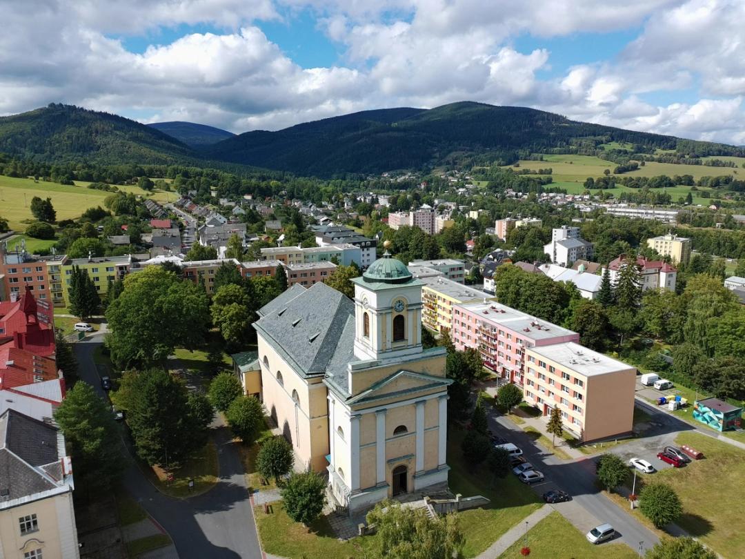 Panorama Vrbna — foto kostela