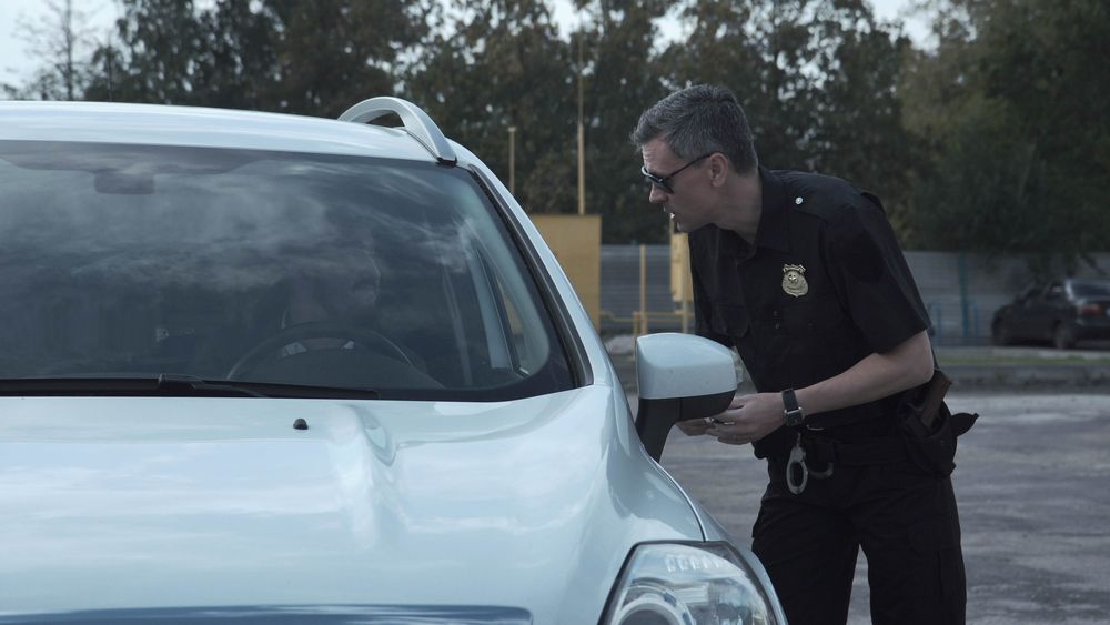 Police officer speaking to driver during a traffic stop illustrating the right to remain silent during police questioning in Pennsylvania