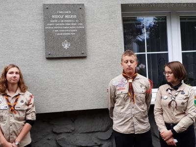 Odhalení pamětní desky ve Znojmě, Melkusova ulice č. 5 (2020). Fotografii poskytla paní Alena Paulenková.