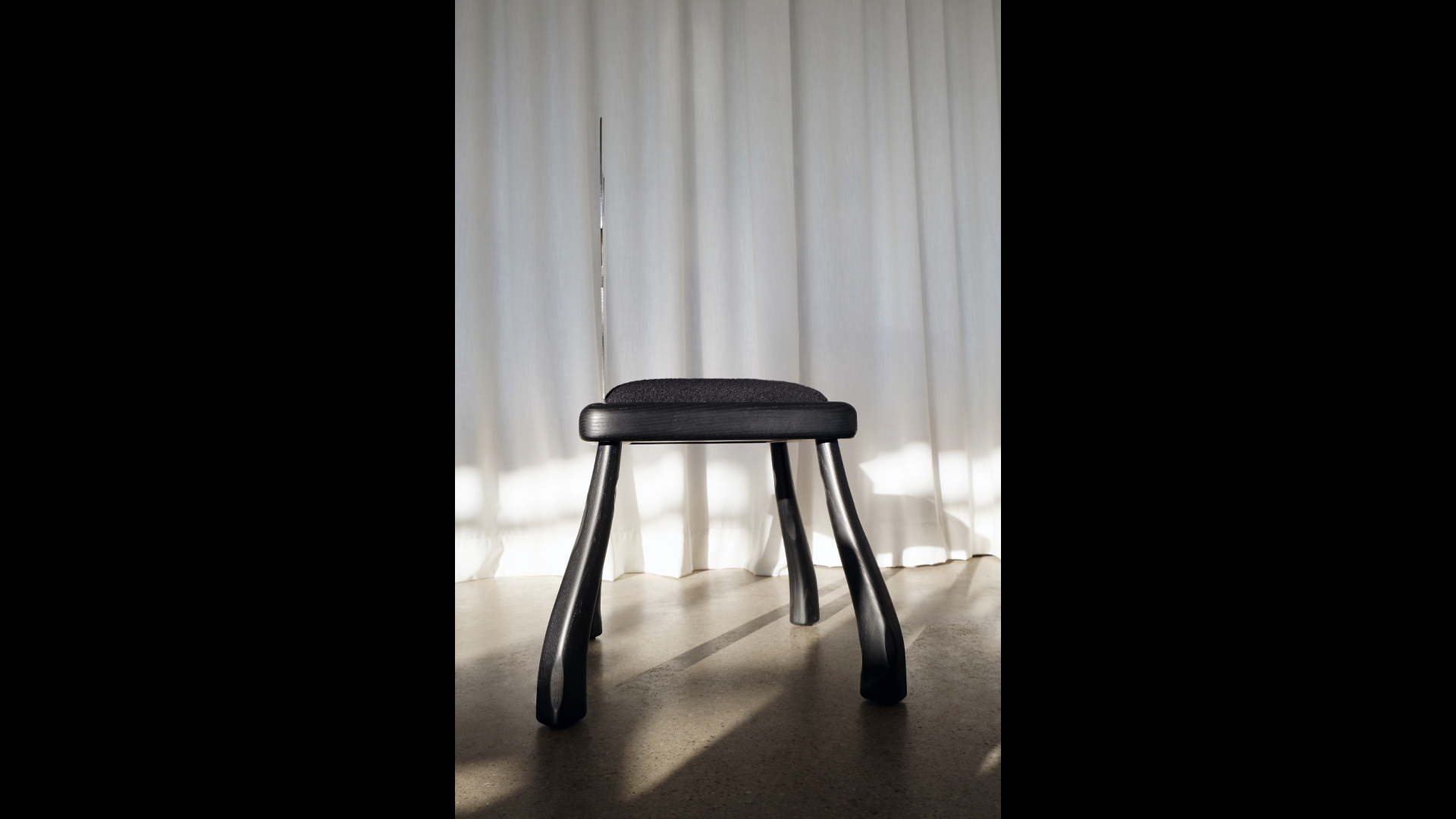 A dining chair_VIII_desktop_02