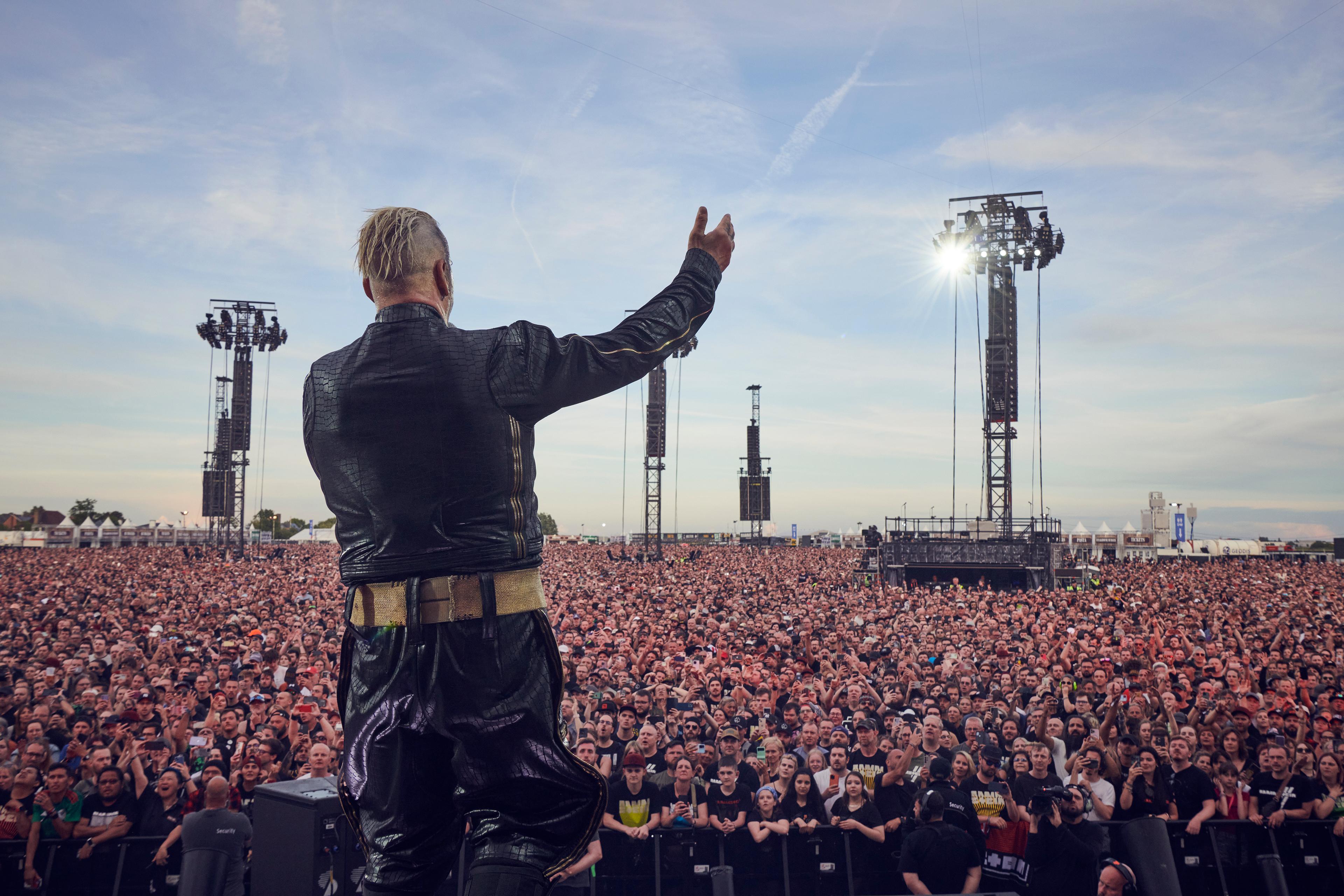 Till auf der Bühne mit Rammstein