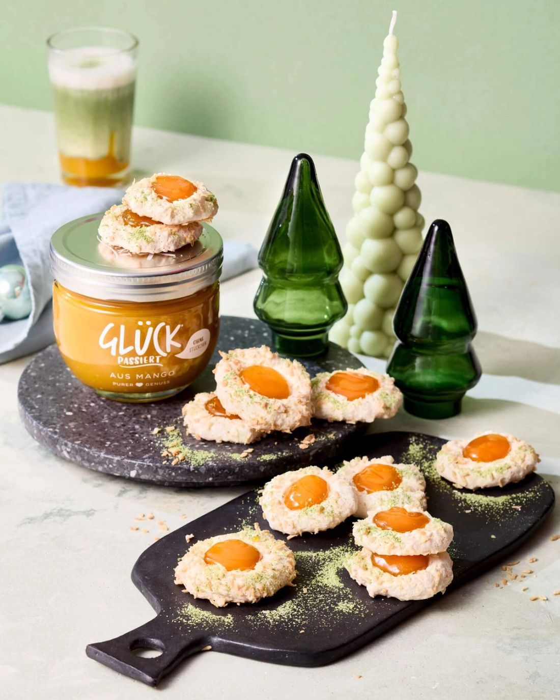 Kokosbaiser mit Mango-Füllung und Matcha