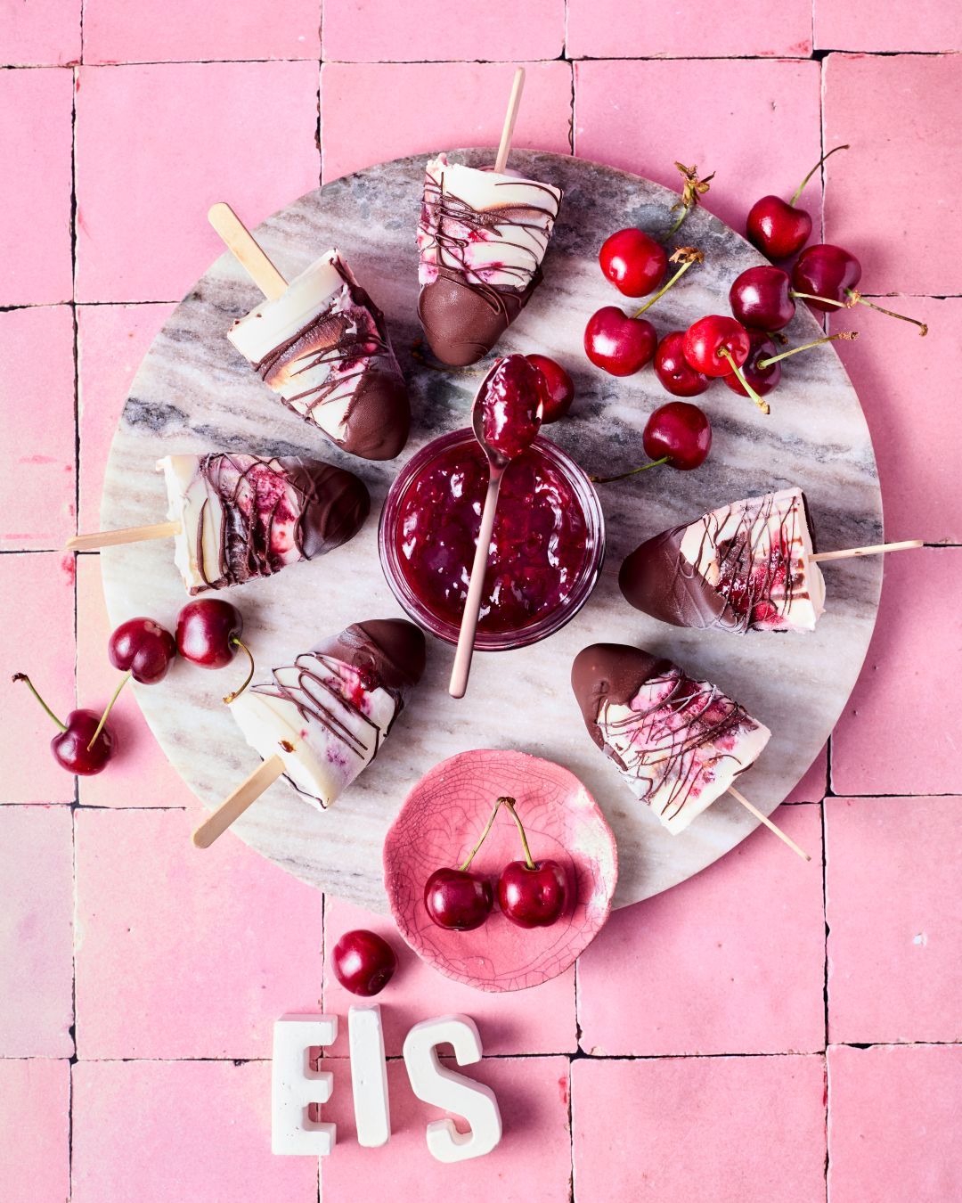 Schwarzwälder-Kirsch-Popsicles mit GLÜCK aus Kirschen und GLÜCK Milch & Kakao