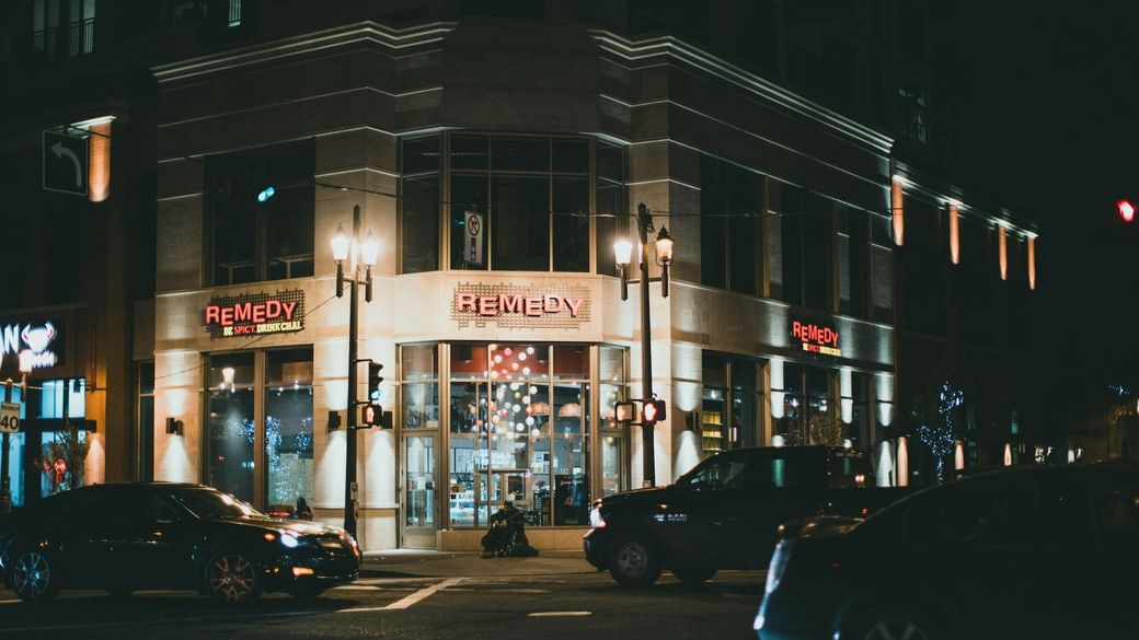 Retailers test agentic AI robots to cut queues and guide shoppers in stores