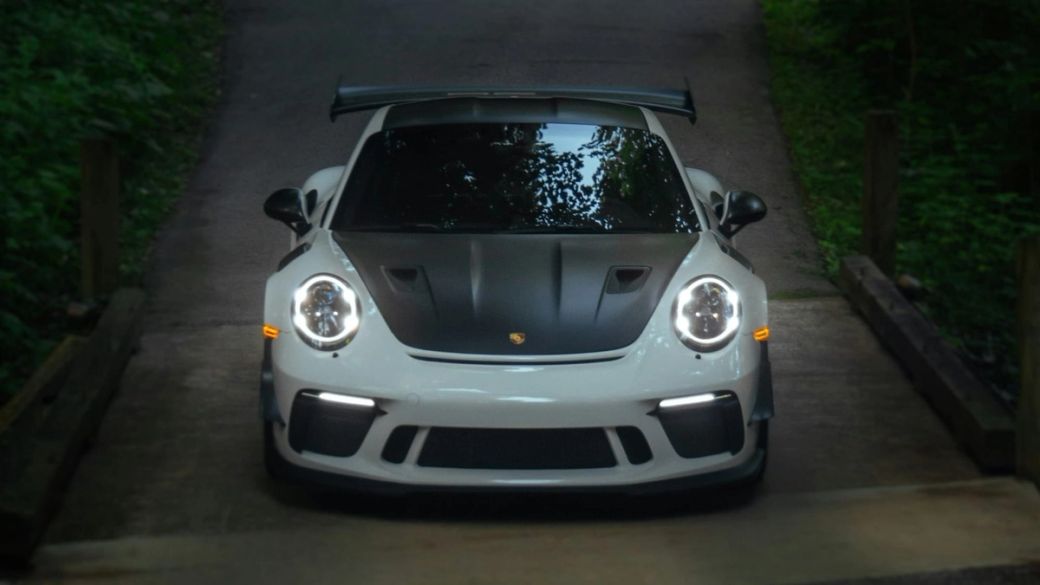 STARTRADER partners with Porsche Carrera Cup Middle East