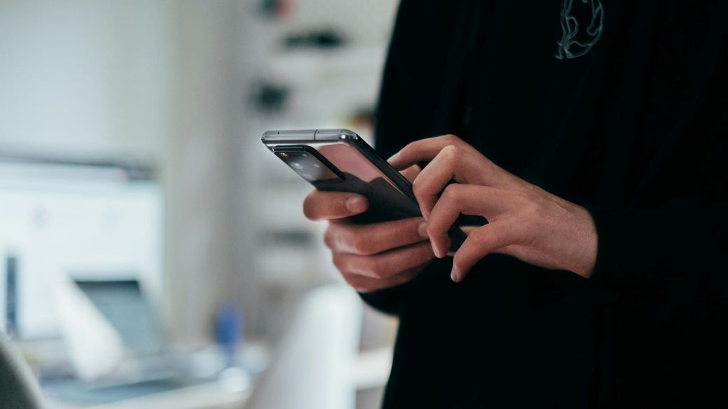 Headline Kraken lists ACU token linked to smartphone-powered compute network