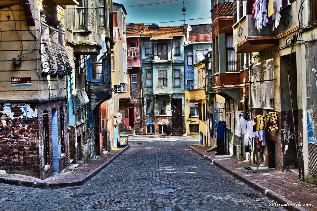 Signs of AI in Travel Photography: How to Spot Fakes