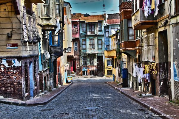Signs of AI in Travel Photography: How to Spot Fakes