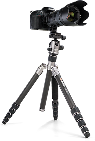 MeFOTO RoadTrip Titanium hafif seyahat tripodu, seyahat fotoğrafçılığı maceraları için kompakt ve taşınabilir.
