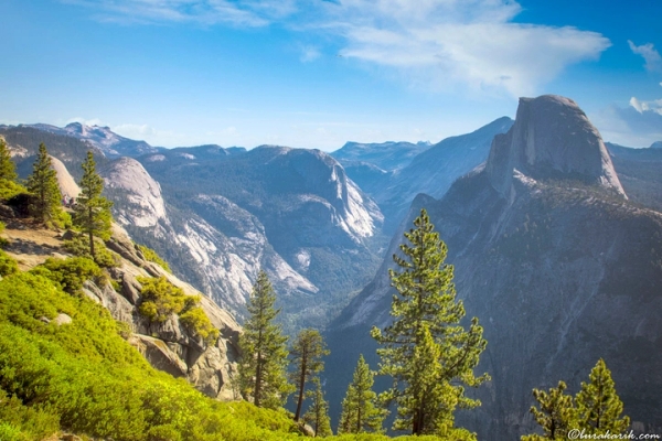 Yosemite Vadisi, Half Dome ve Yüksek Sierra Nevada dağlarının panoramik manzarasına sahip muhteşem Glacier Point seyir noktası