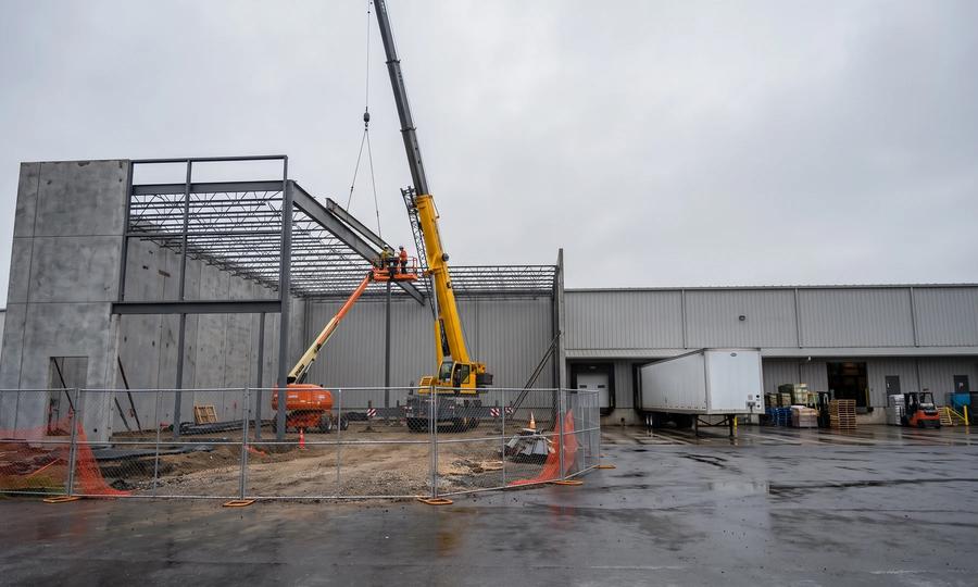 Mezzanine vs warehouse expansion vs relocation: the 2026 cost comparison