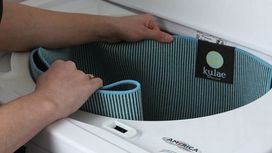 Cách Giặt Thảm Yoga Đúng Cách Để Kéo Dài Tuổi Thọ