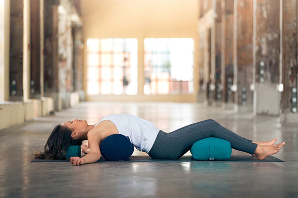 yoga gối