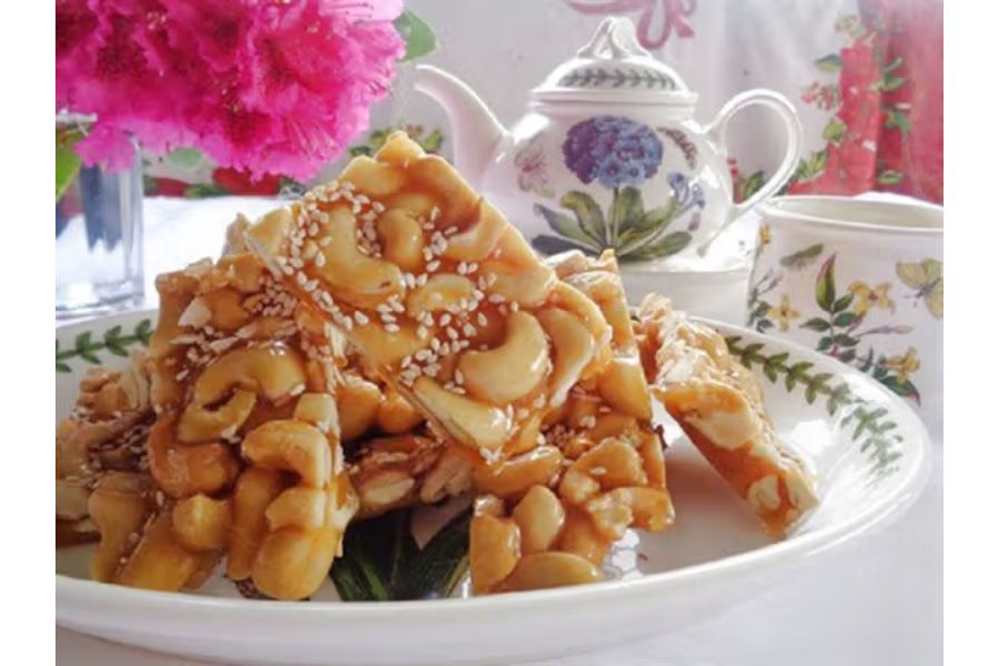 Kẹo Hạt Điều – Đặc Sản Ngon Béo, Giàu Dinh Dưỡng Và Đậm Đà Hồn Quê Việt