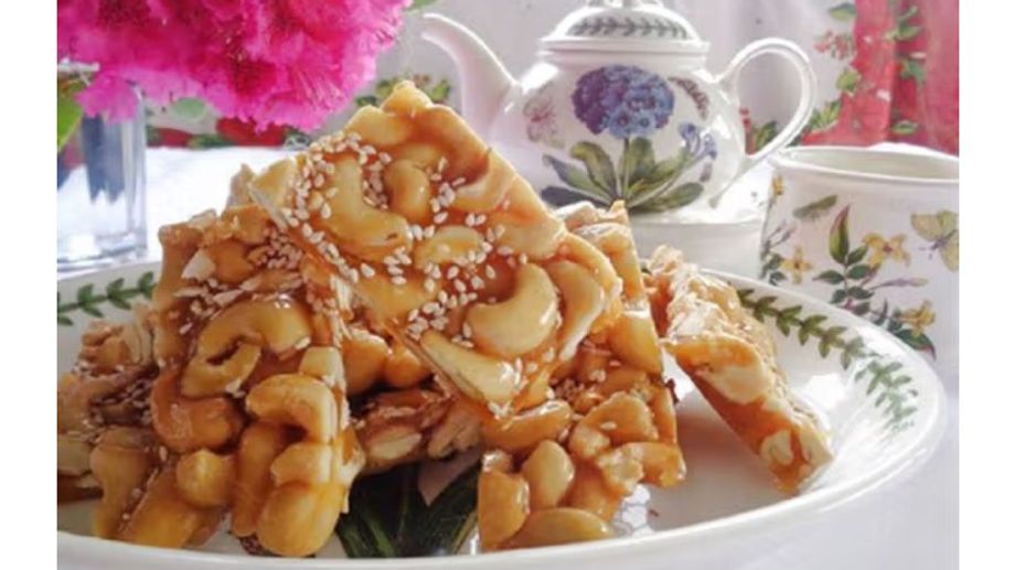 Kẹo Hạt Điều – Đặc Sản Ngon Béo, Giàu Dinh Dưỡng Và Đậm Đà Hồn Quê Việt