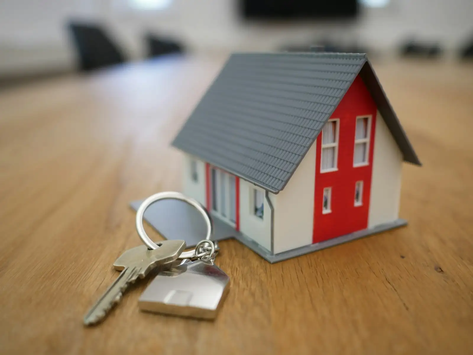What Are the Major Uses of a Real Estate Agent Email List?