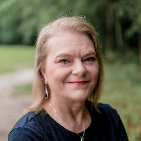 Headshot of Heather Stinson