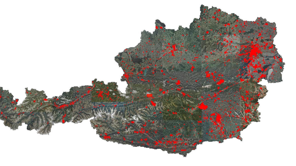 eine Satelitenansicht von Österreich mit rot markierten Grundstücken