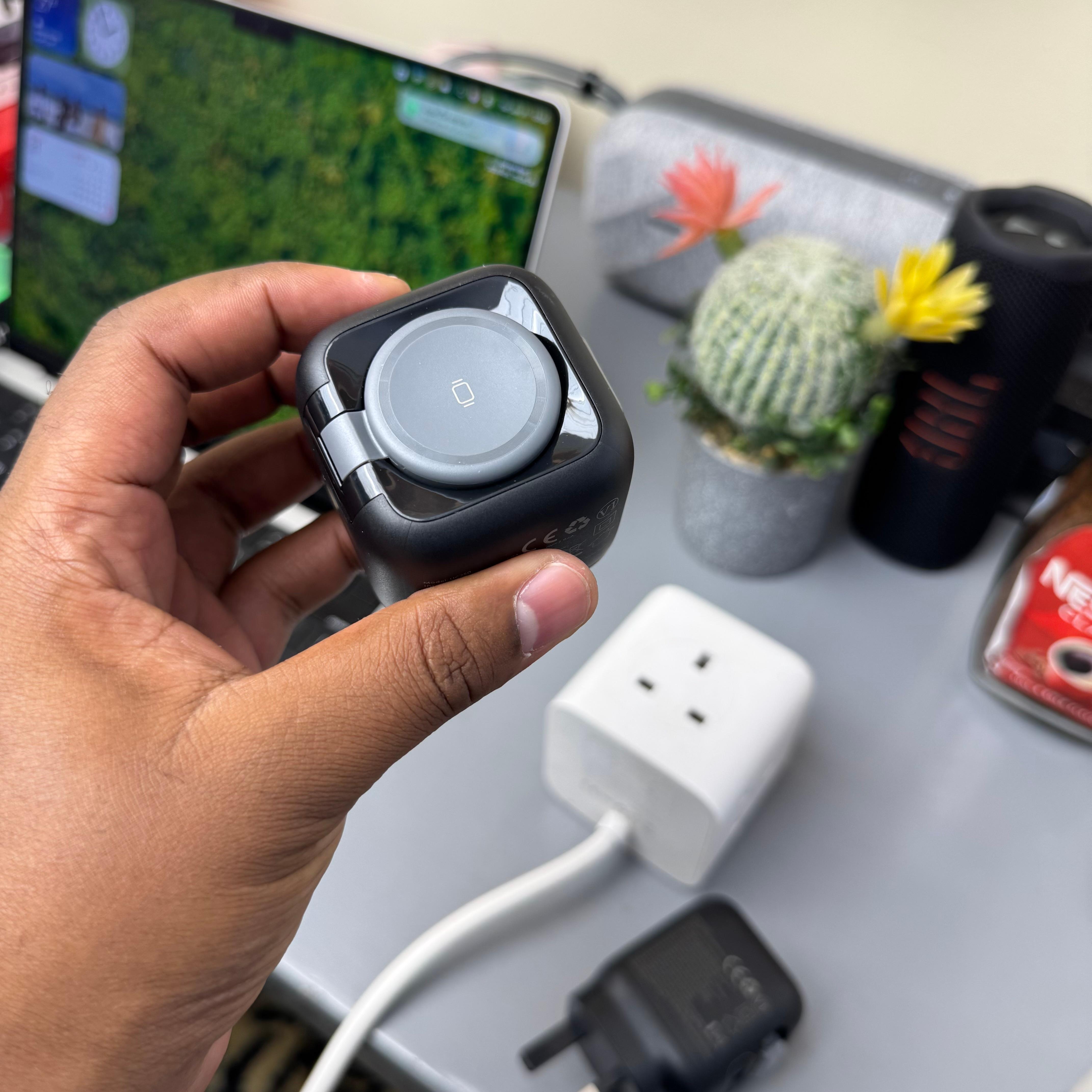 Havit UC252 35W GaN Travel Charger with Stretch Cable and Watch Charger image 3