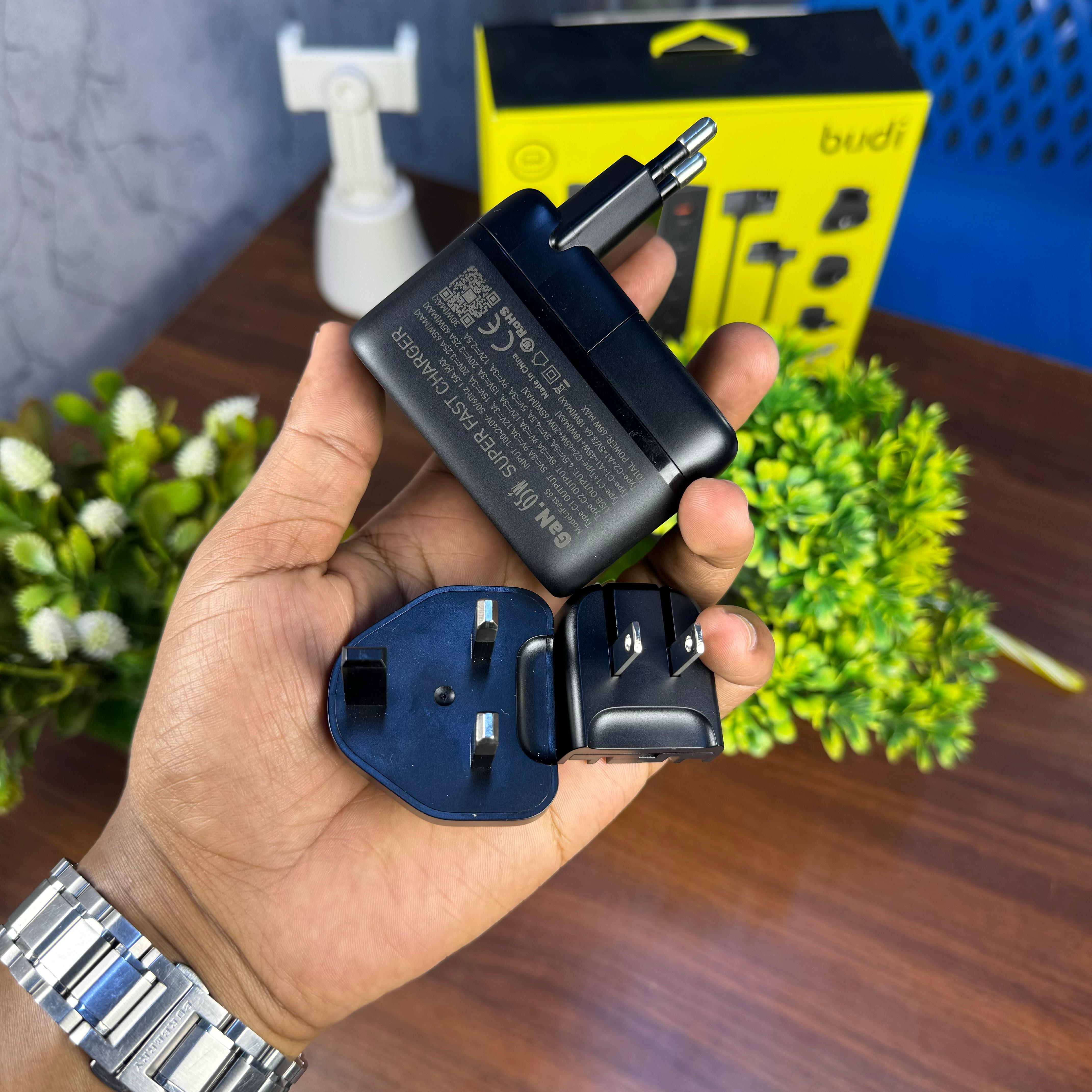 Oale 65W multi-port adapter image 4