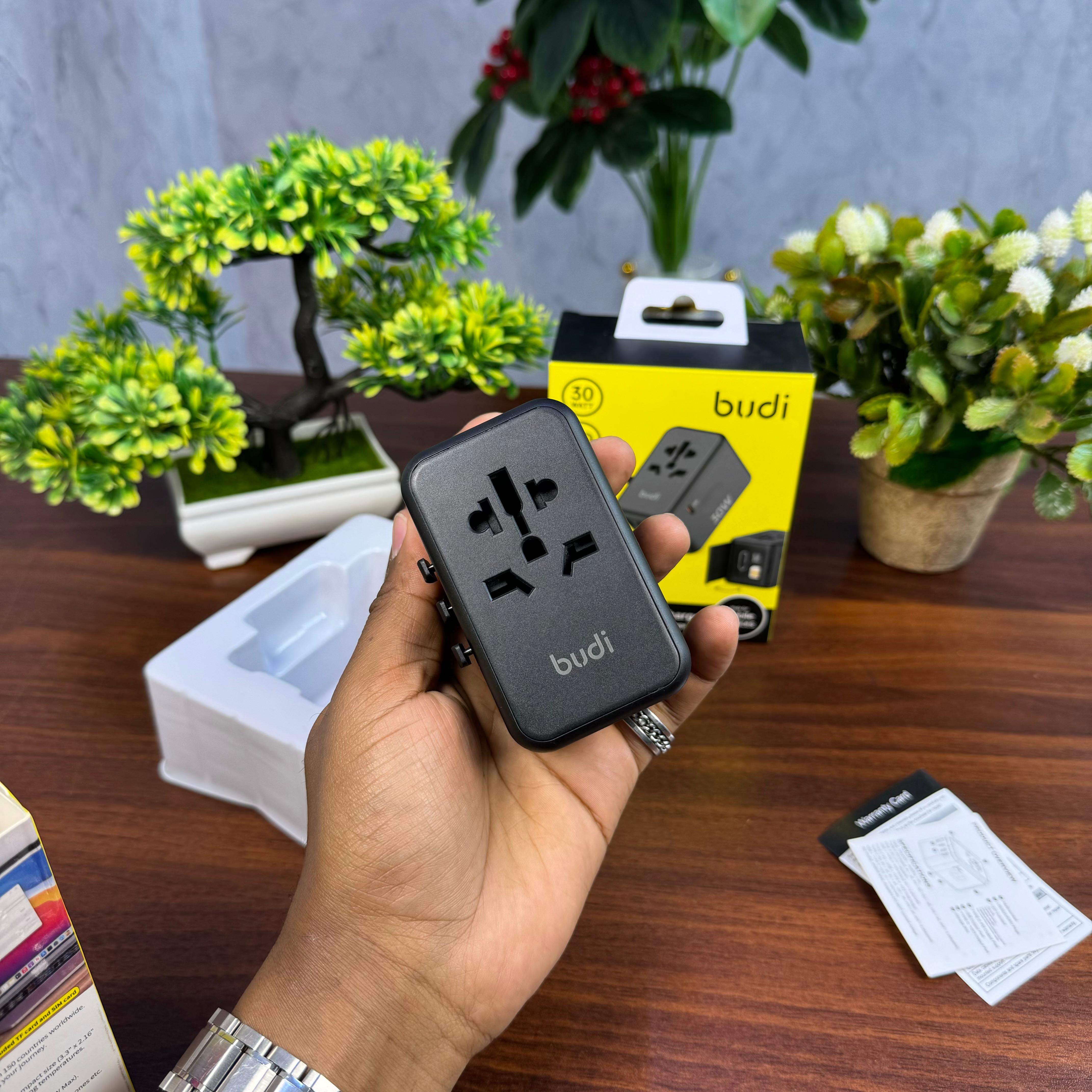 Budi 30W Global Travel Charger image 4