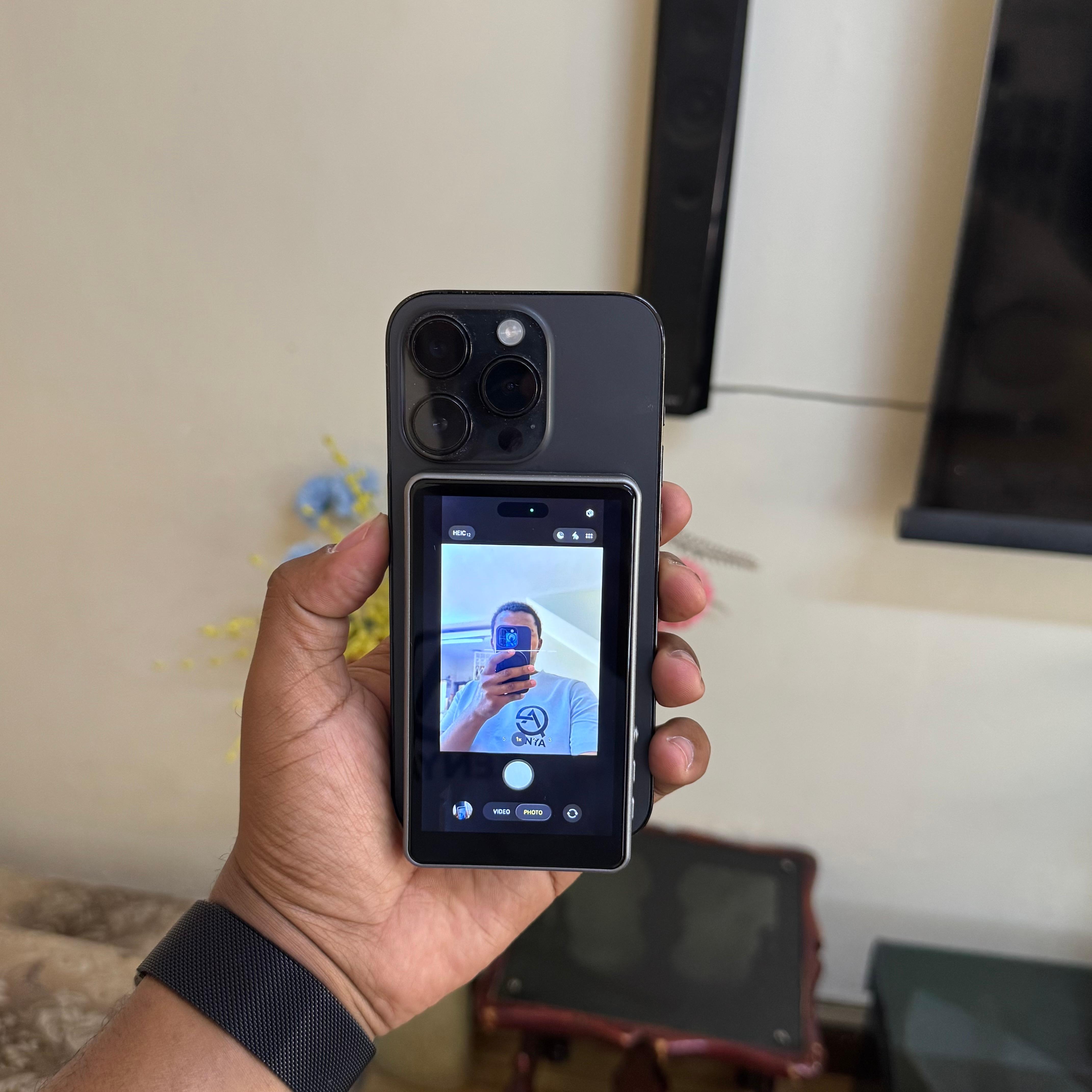 New Wireless Magnetic Phone Vlog Selfie Monitor Screen for iPhone and Android (Mini Secondary Screen) image 6