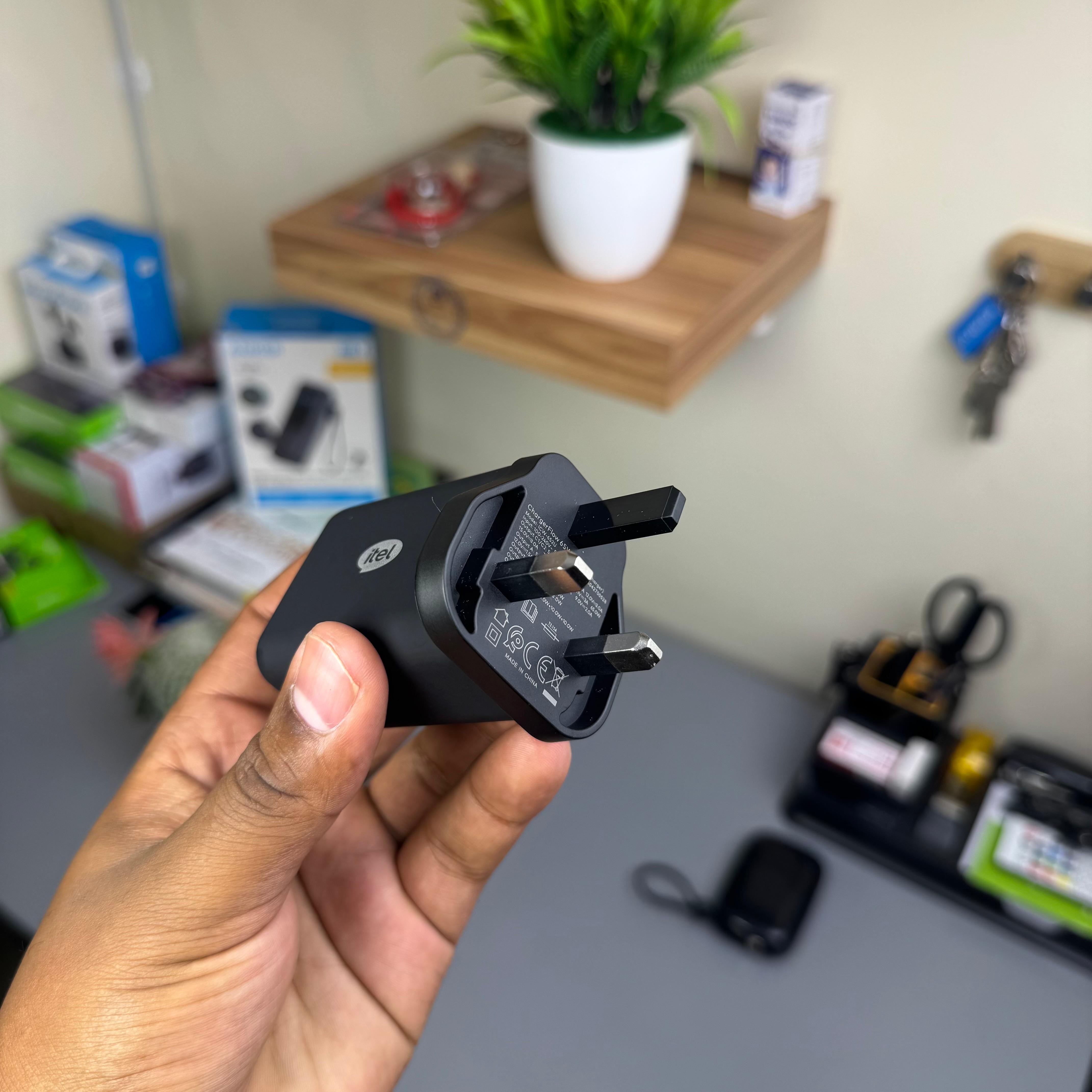 Itel Charger Flow I 65W Tripple Port GaN Phone and Laptop Charger image 5