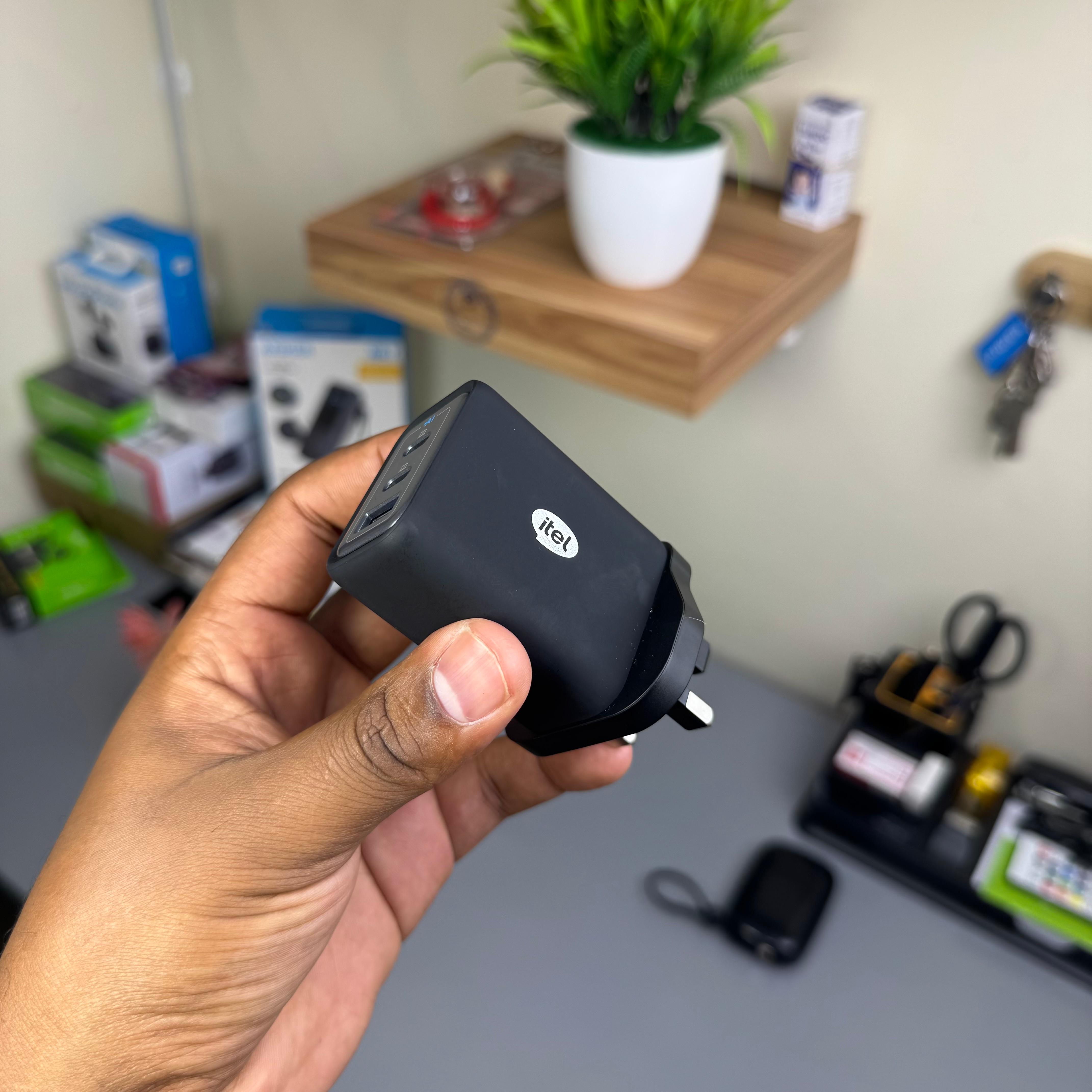 Itel Charger Flow I 65W Tripple Port GaN Phone and Laptop Charger image 4