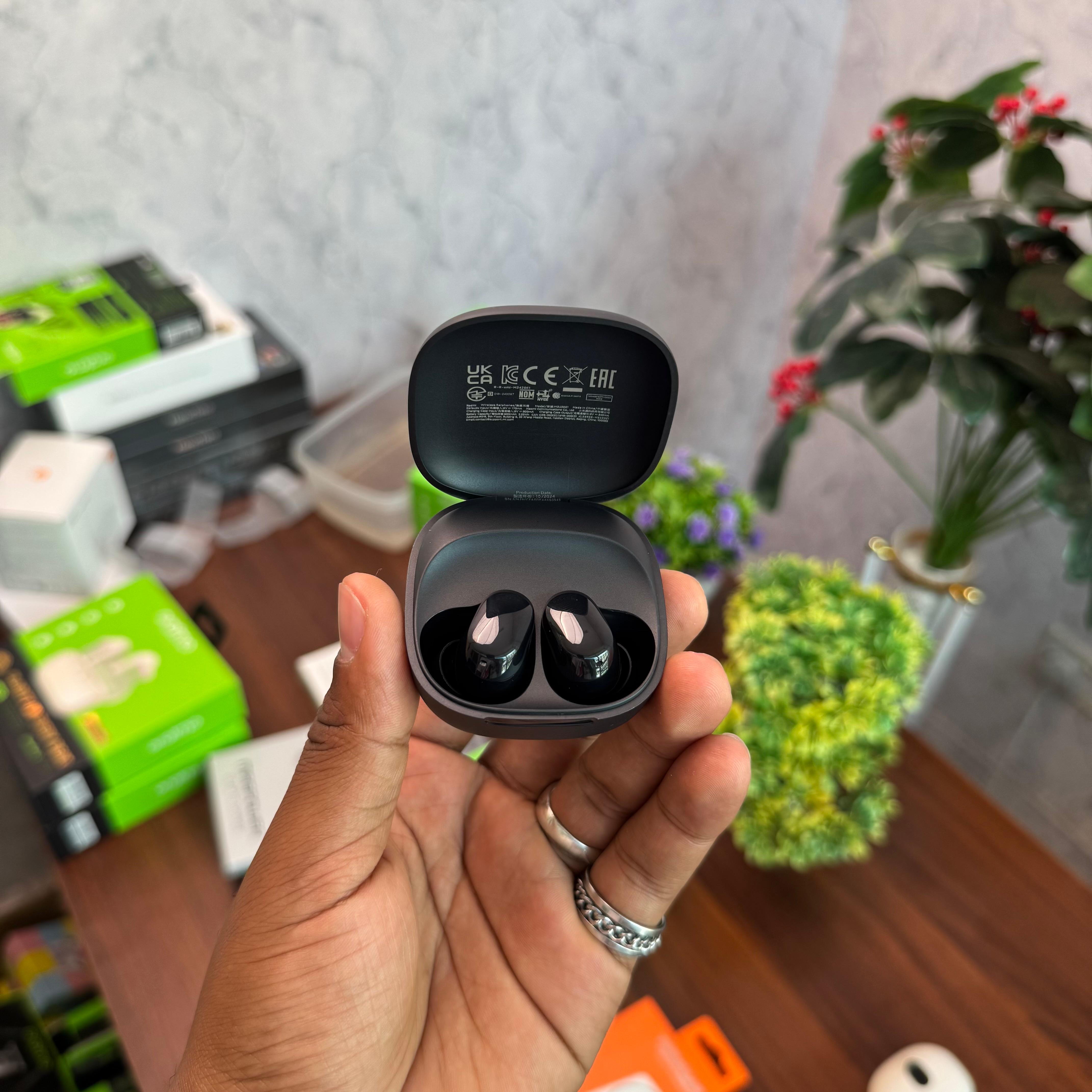 Redmi Buds 6 Play Small Earbuds image 2