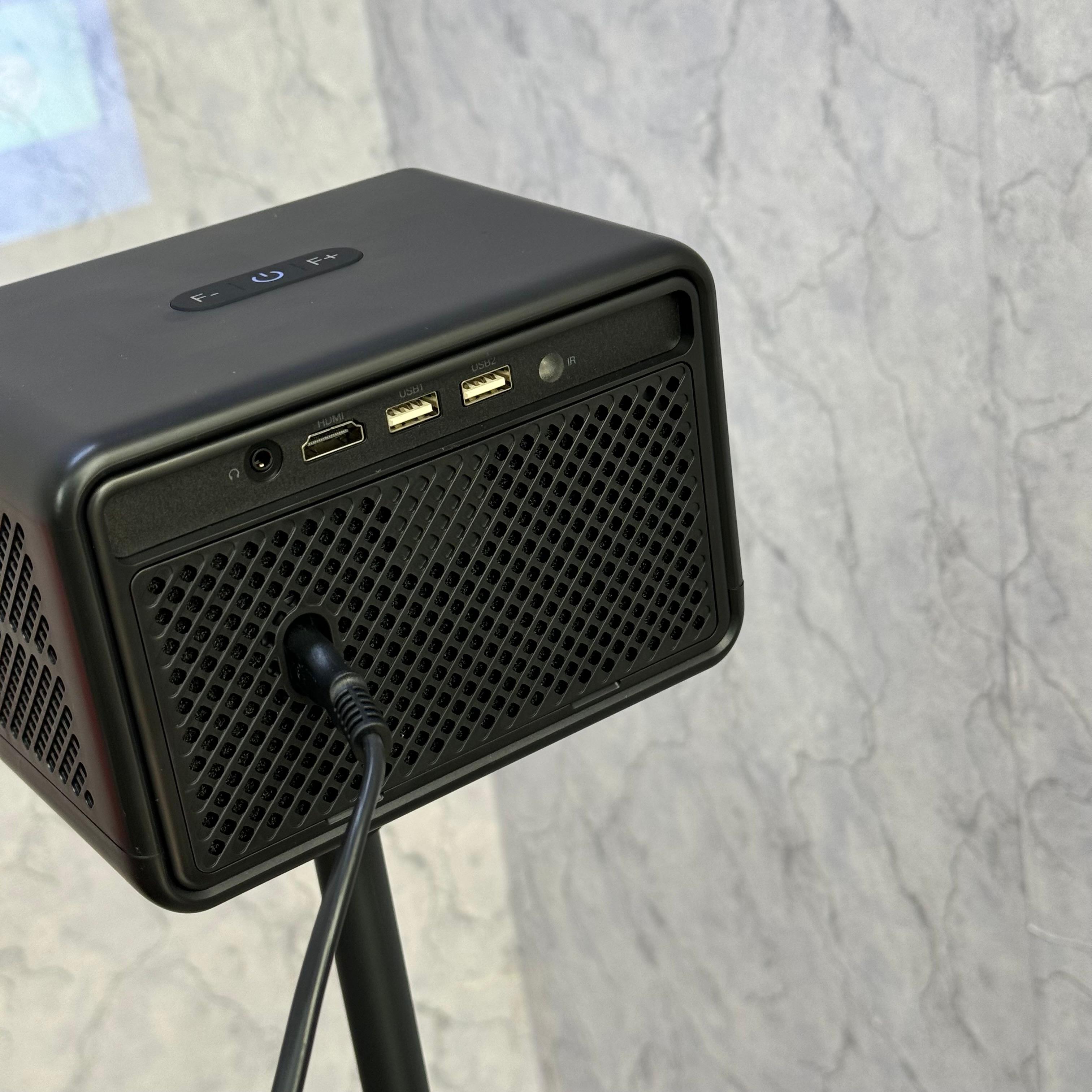 Oale iMax 4 portable projector image 4