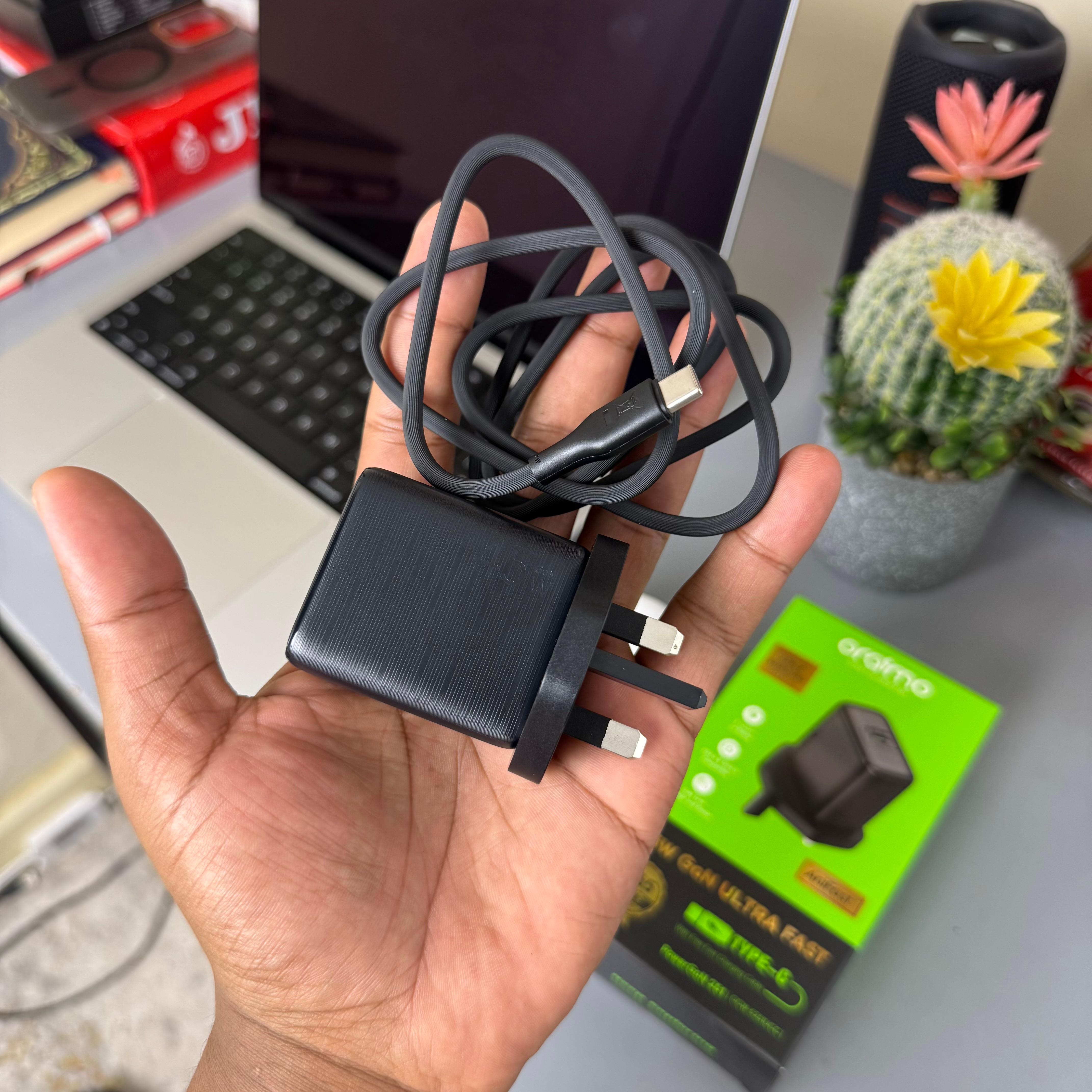 Oraimo PowerGaN 451 + C to C Cable 45W GaN Charger image 2