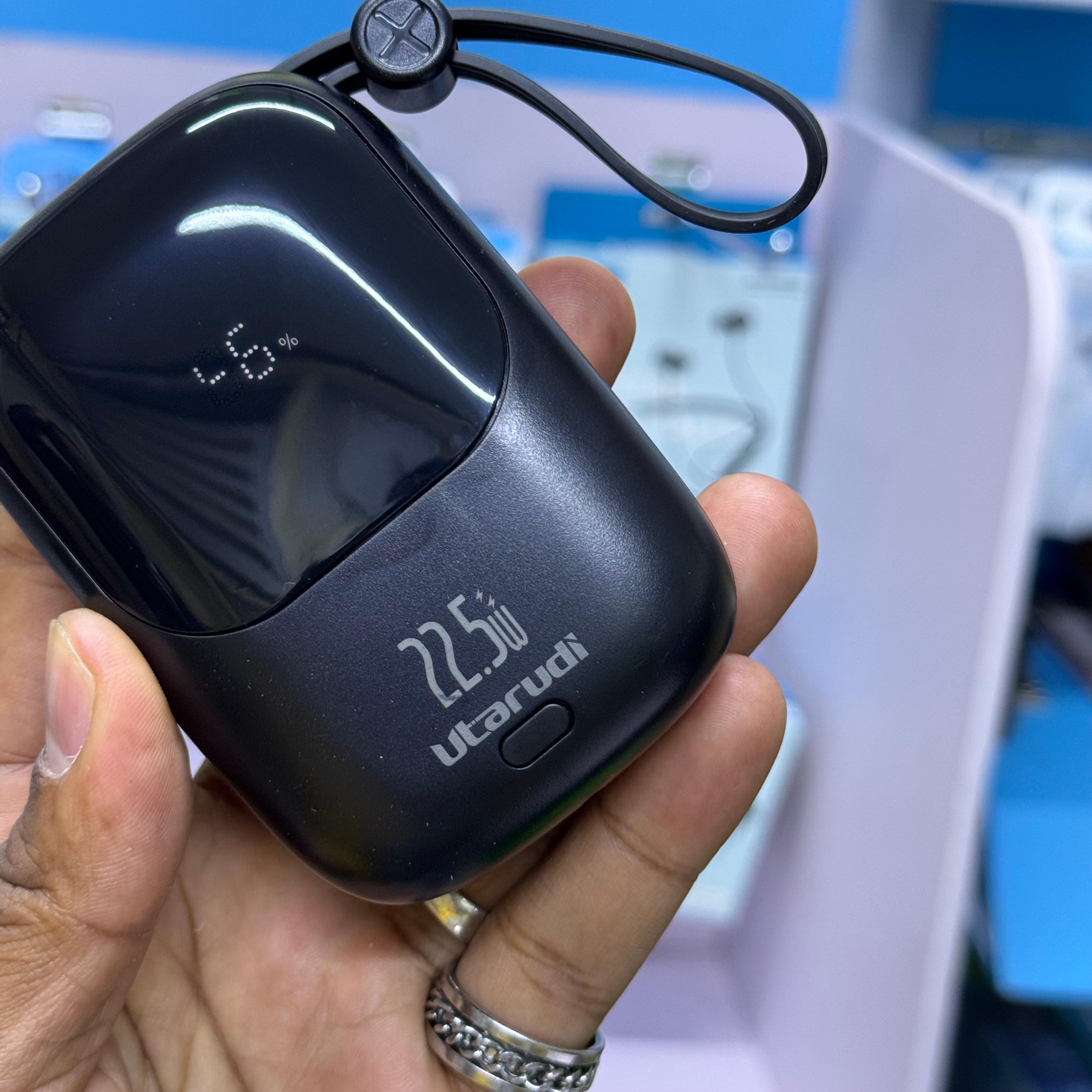 Utarudi 10000mAh portable powerbank with cables image 2