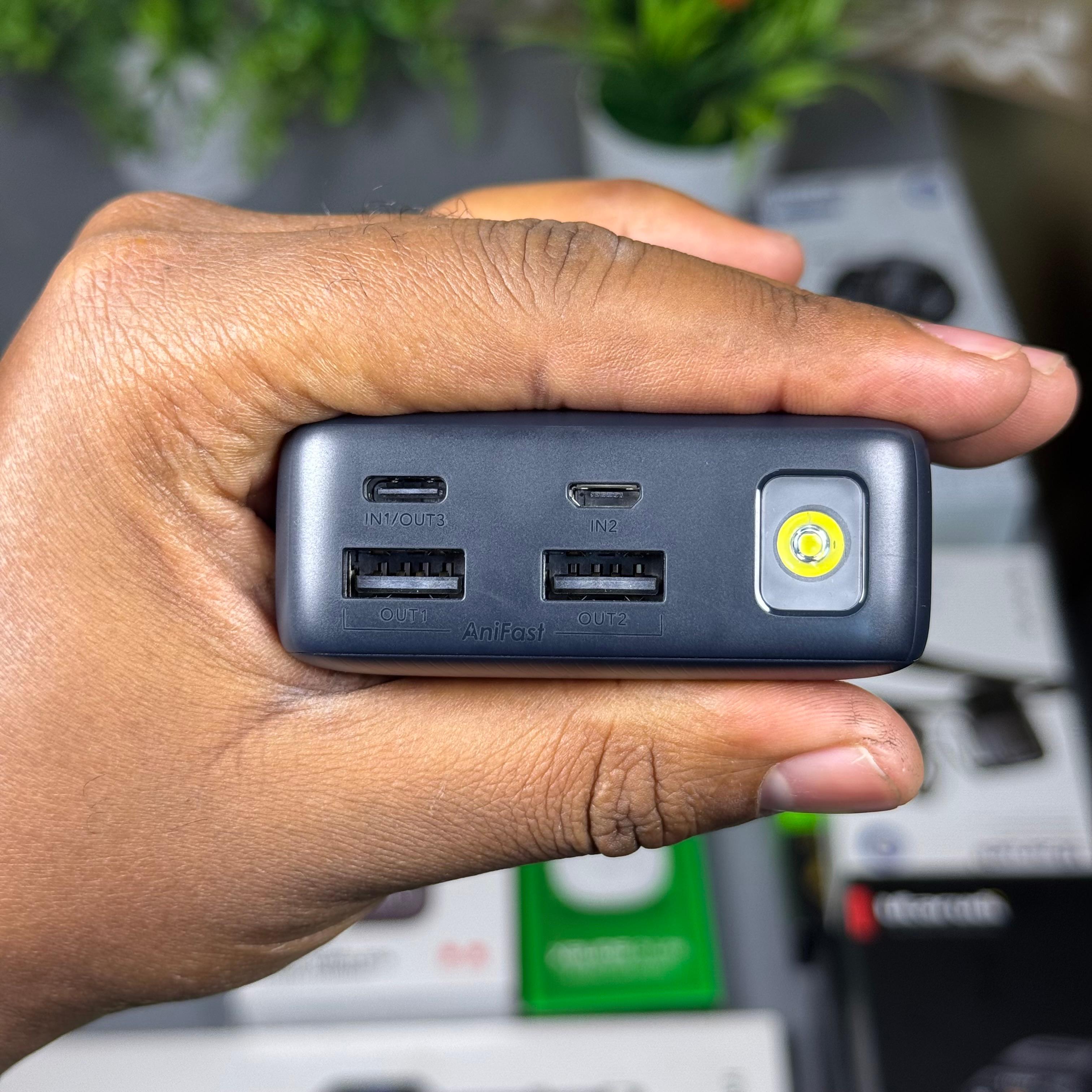 Oraimo Traveler 12 12W 20000mAh type C Powerbank image 3