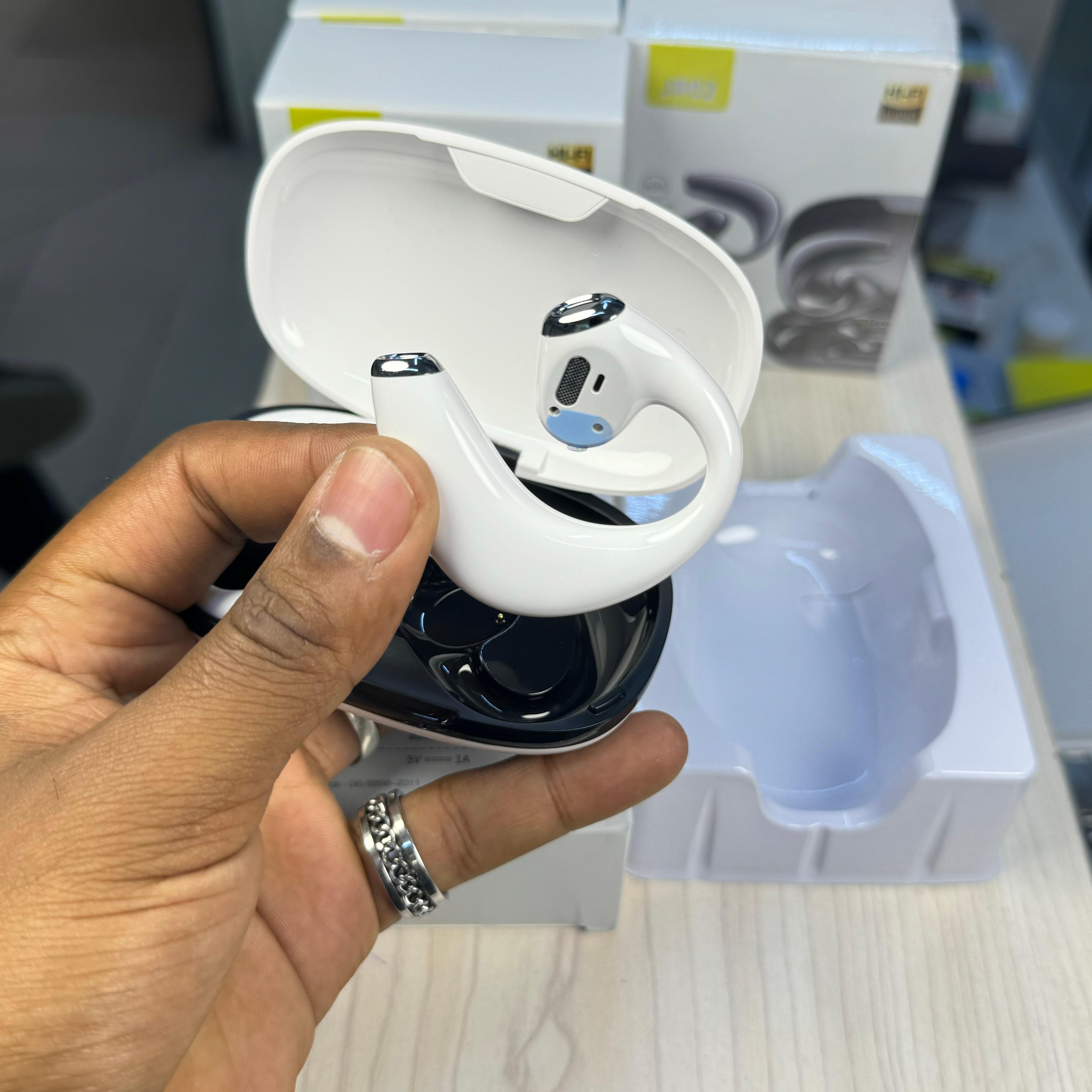 JR 02 Wearable  image 2