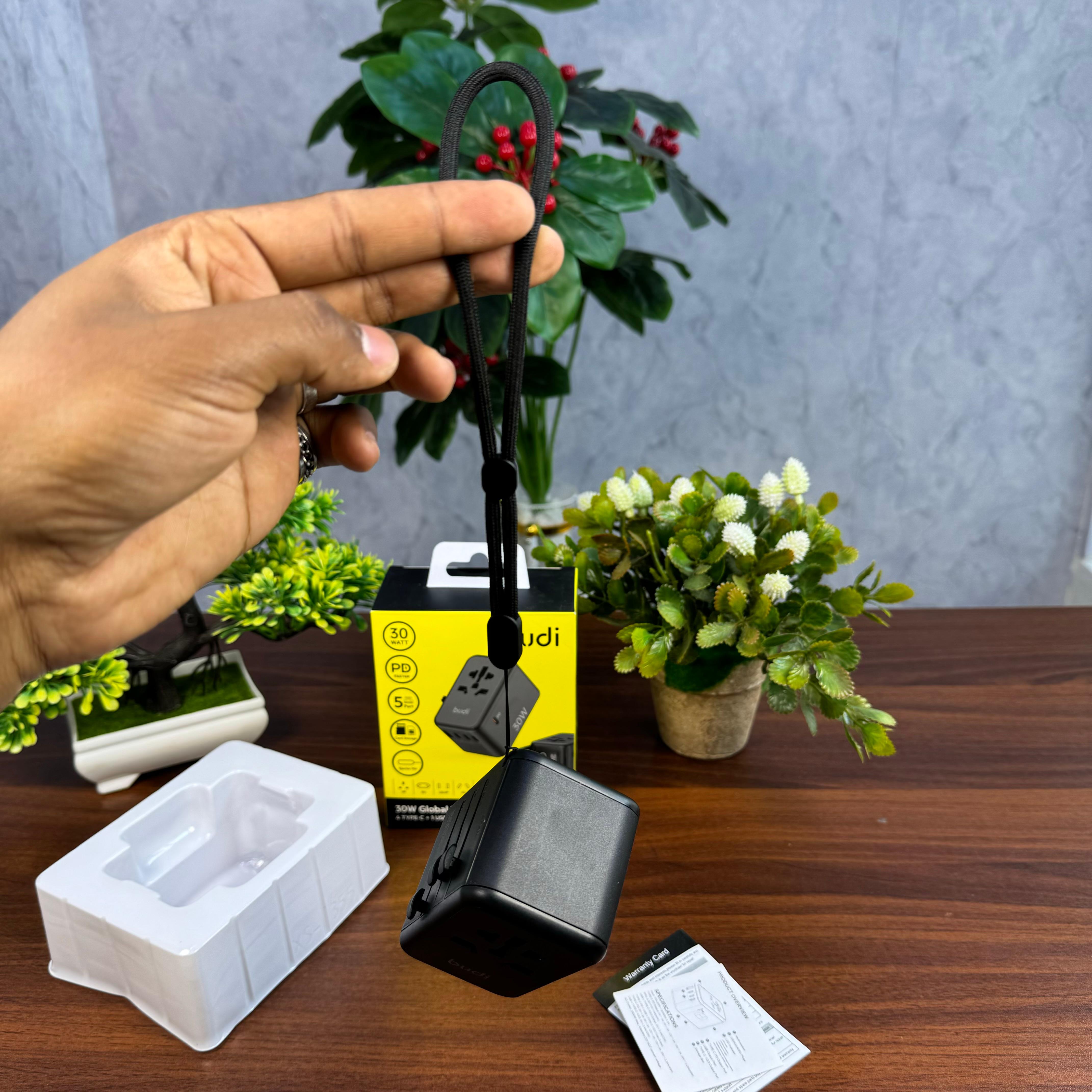 Budi 30W Global Travel Charger image 2