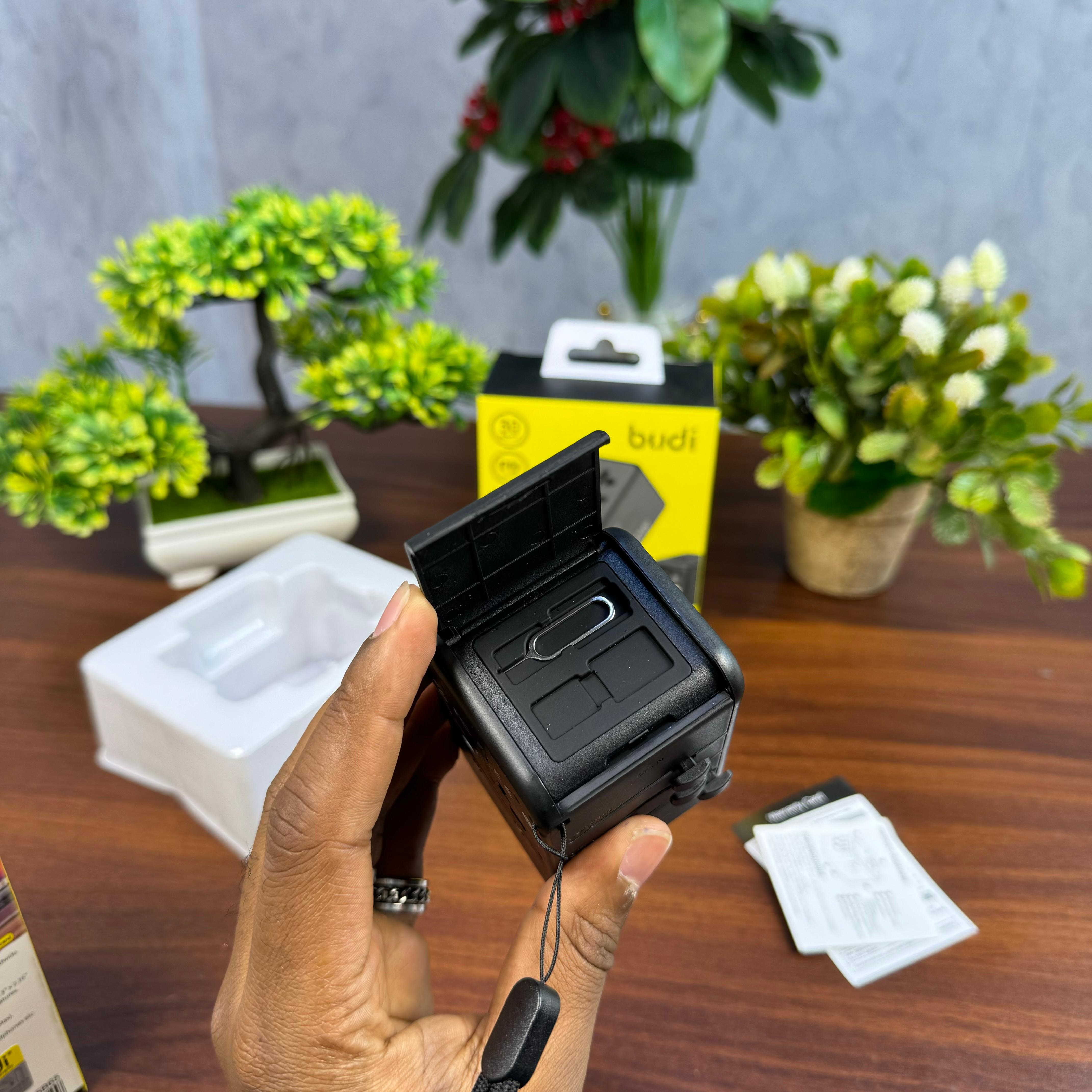 Budi 30W Global Travel Charger image 5