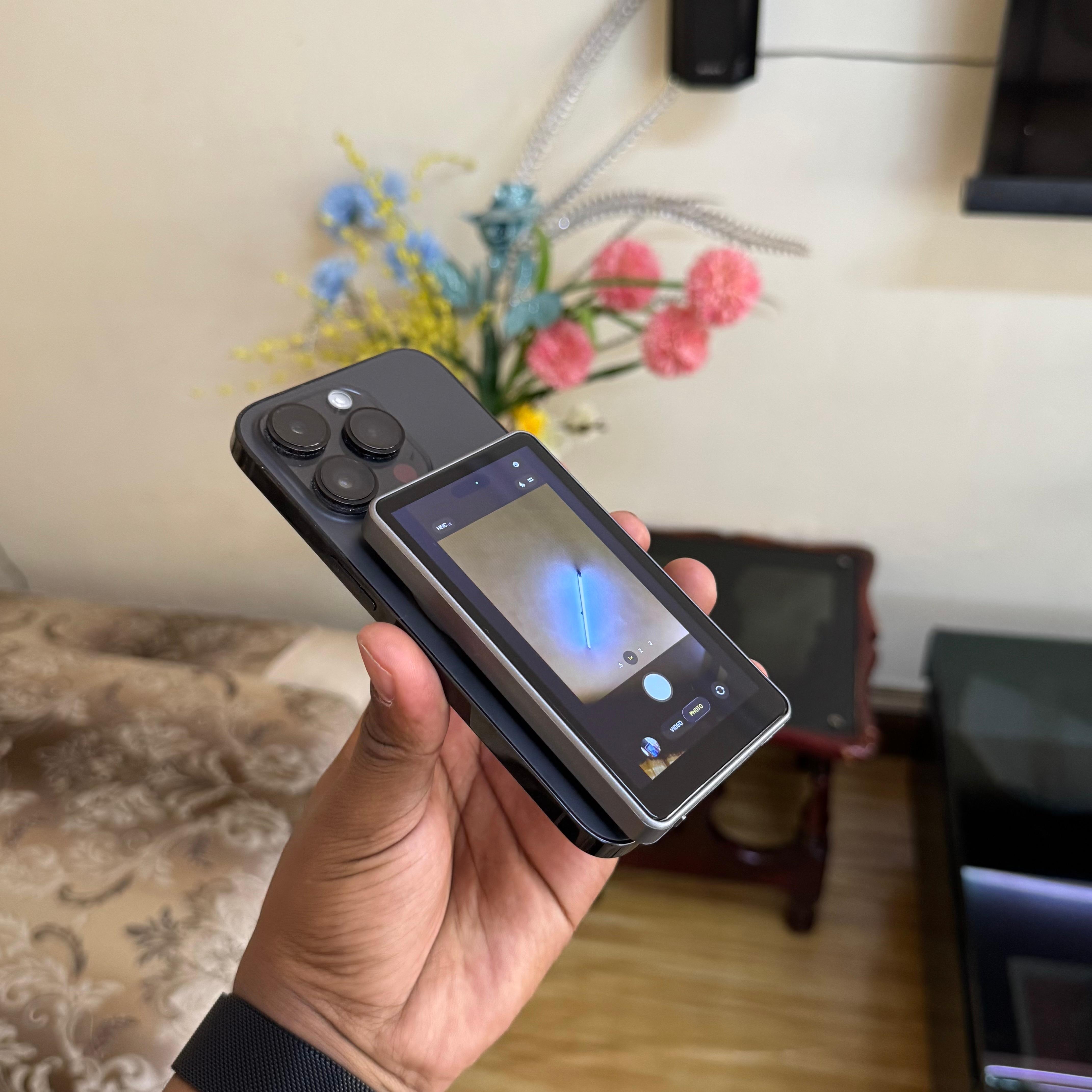 New Wireless Magnetic Phone Vlog Selfie Monitor Screen for iPhone and Android (Mini Secondary Screen) image 5