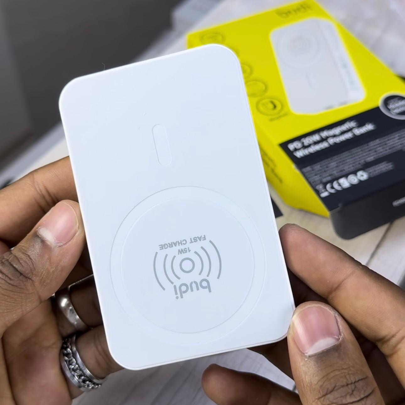 Budi 10000mAh magnetic wireless powerbank image 5