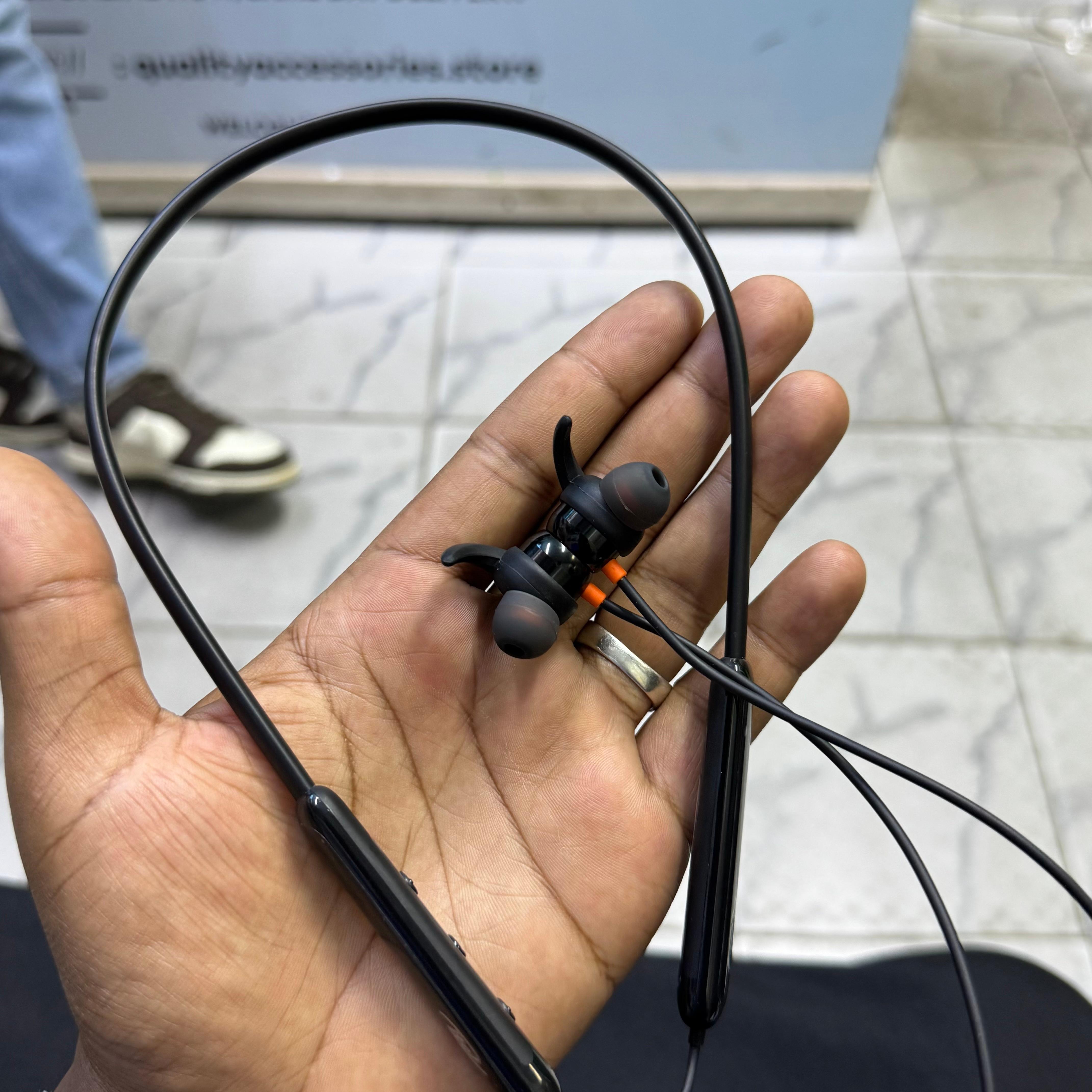 Itel Wireless Neckband with 12 Hour Playback image 3