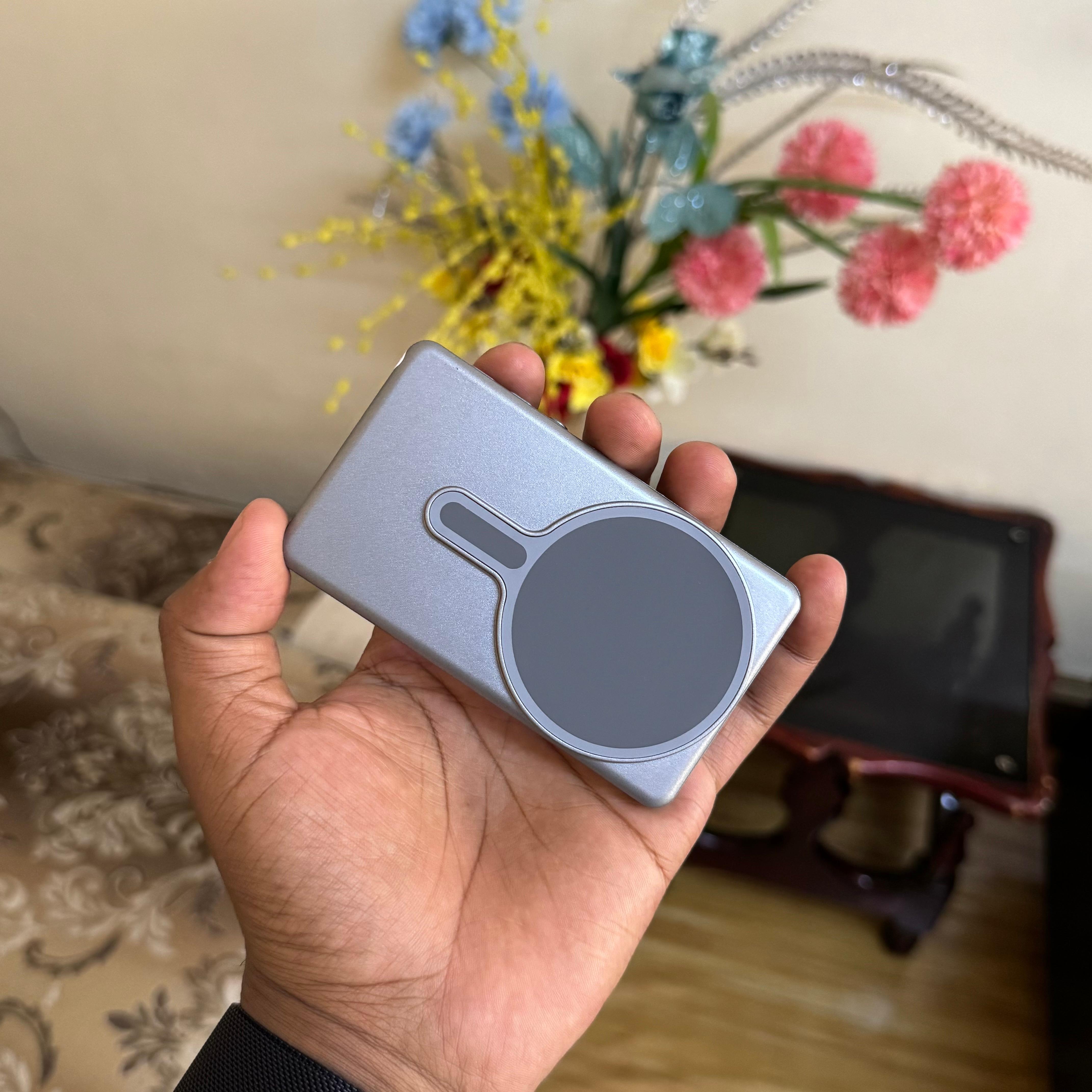 New Wireless Magnetic Phone Vlog Selfie Monitor Screen for iPhone and Android (Mini Secondary Screen) image 4