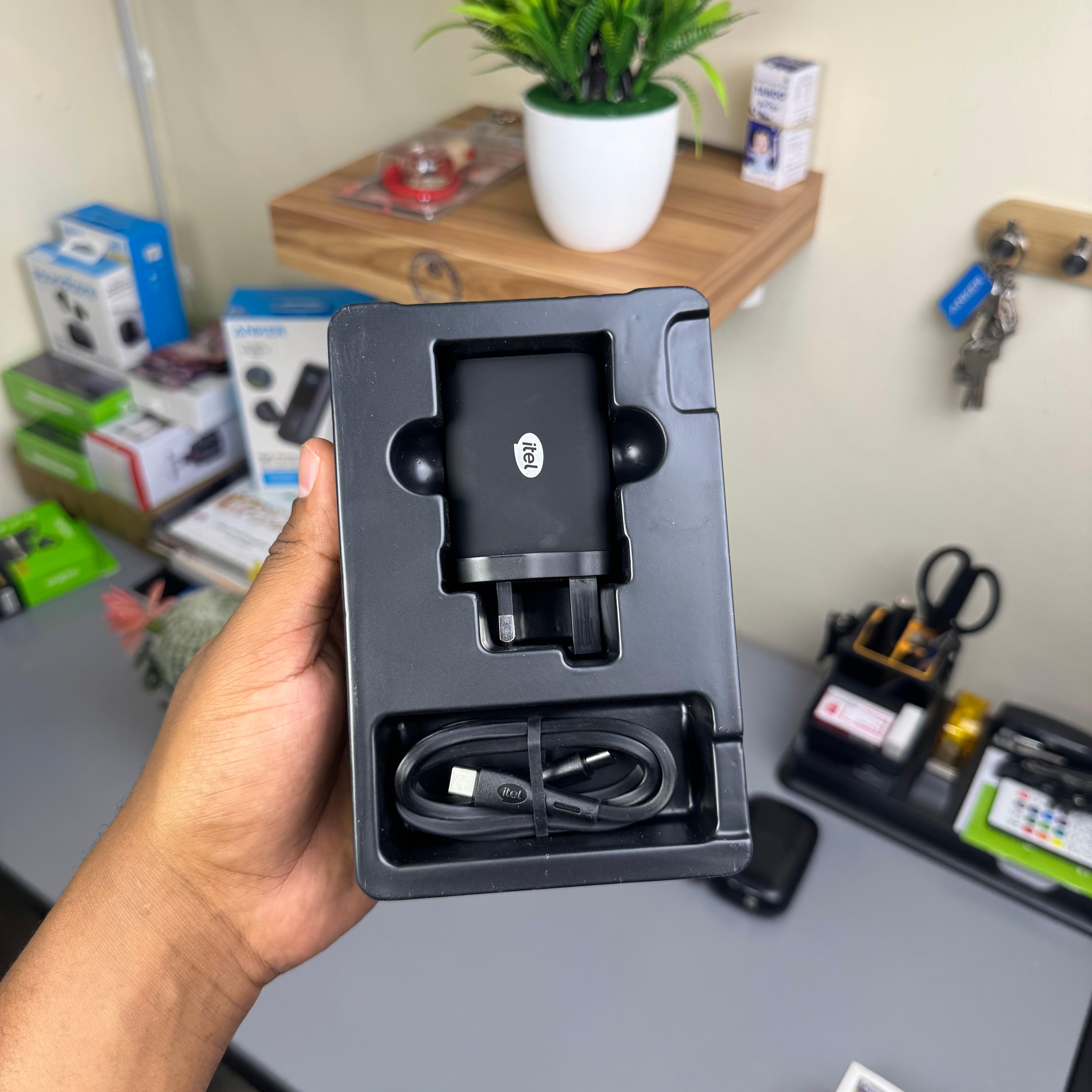 Itel Charger Flow I 65W Tripple Port GaN Phone and Laptop Charger image 6